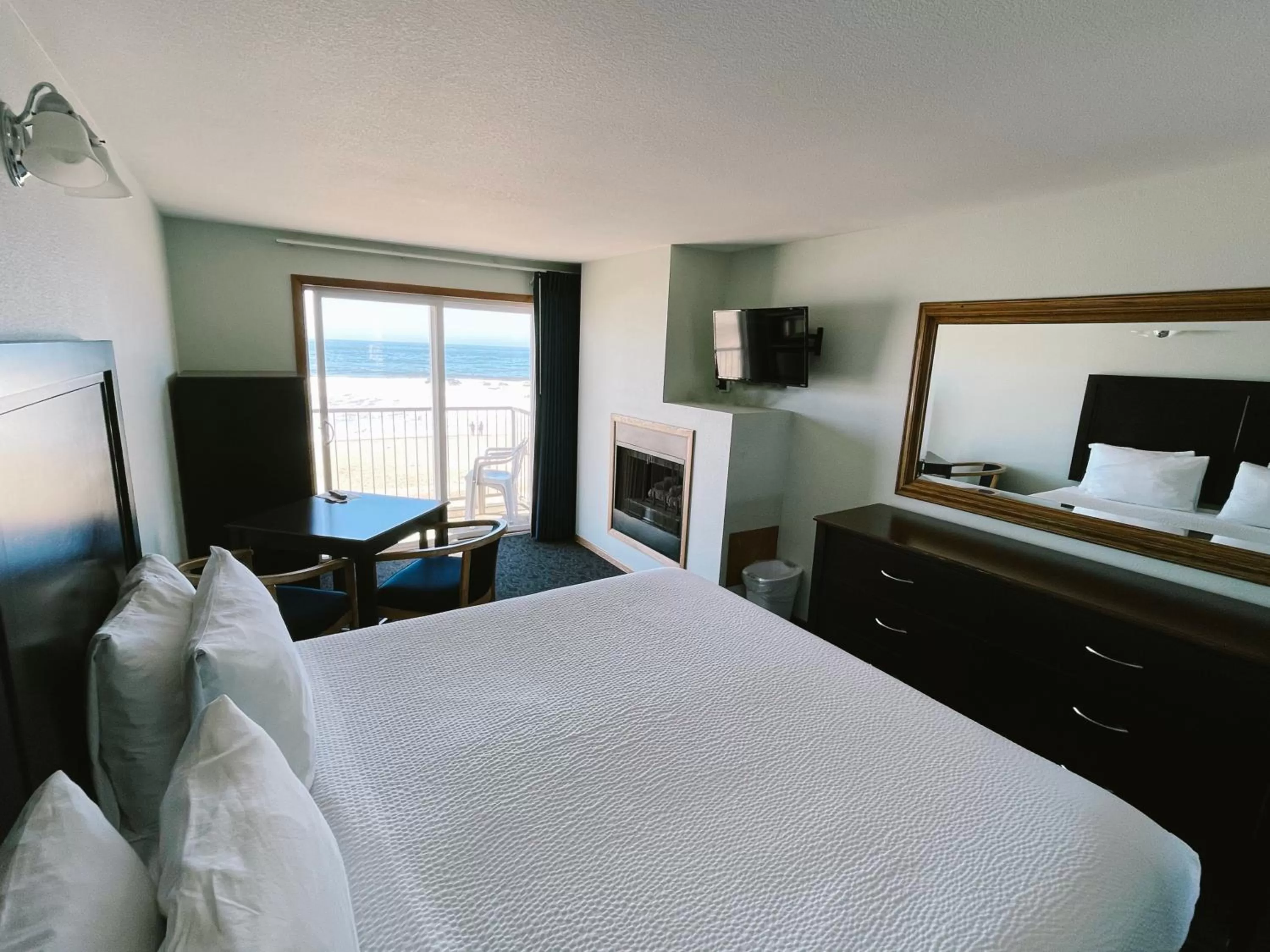 King Room with Balcony - Third Floor in The Sandcastle Beachfront Hotel