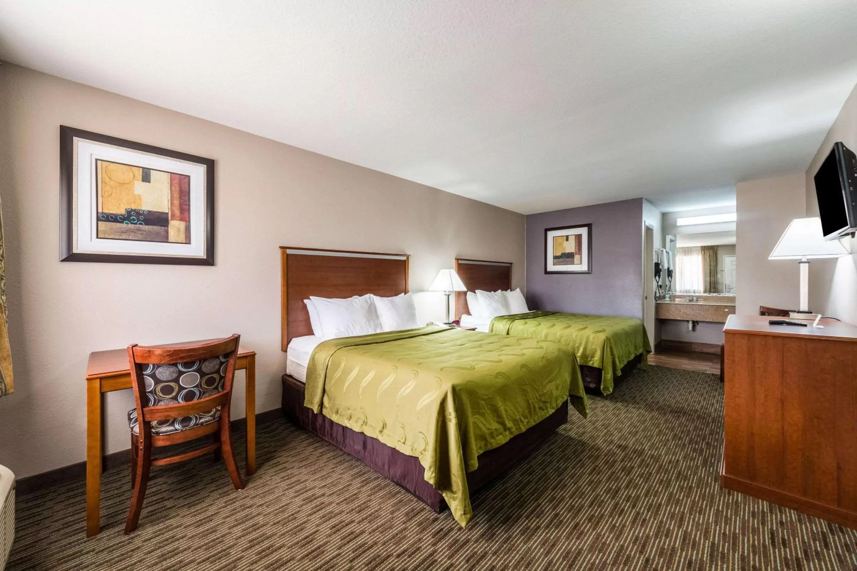 Queen Room with Two Queen Beds - Non-Smoking/Upper Floor in Quality Inn University near Downtown