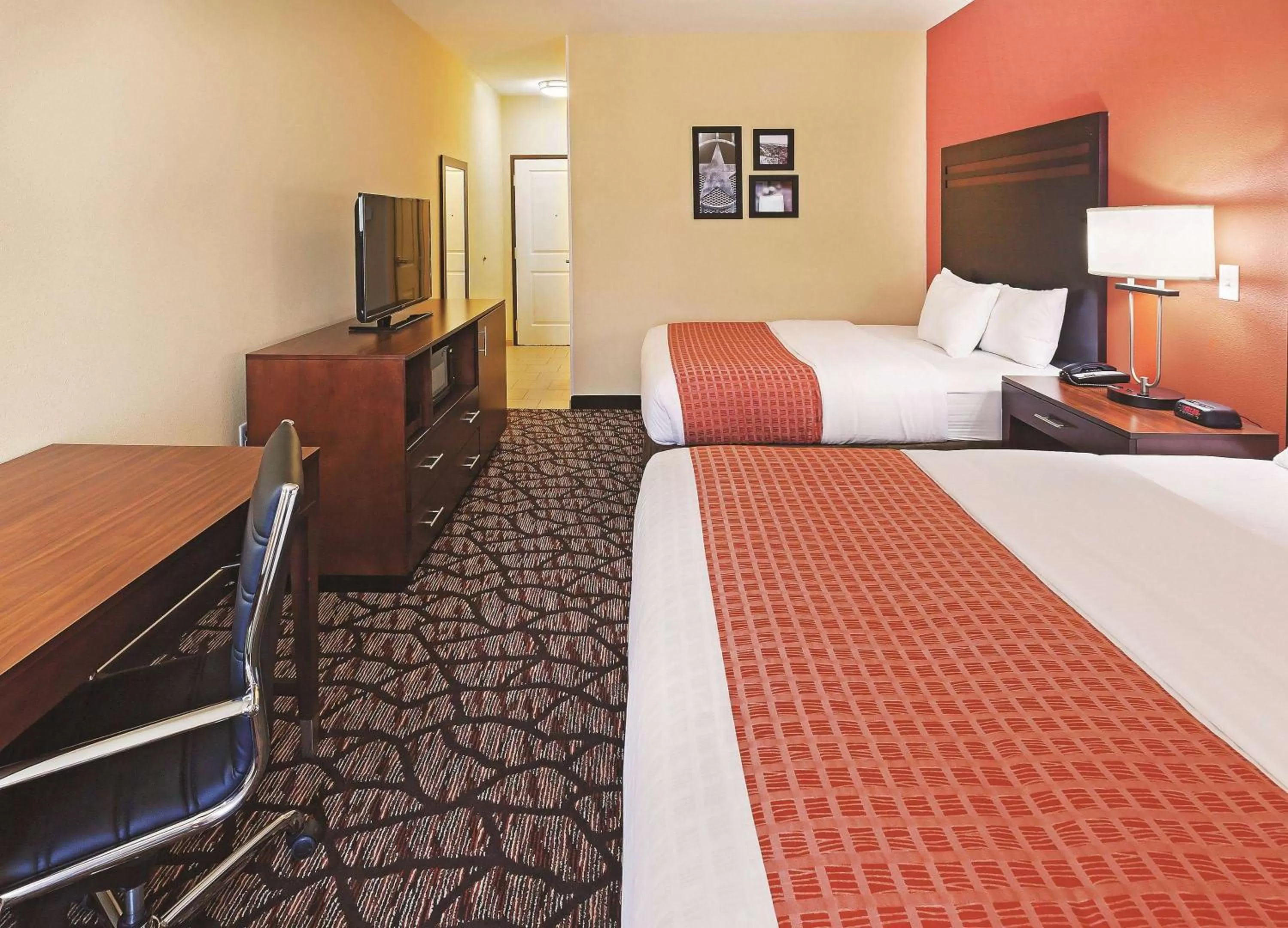 Queen Room with Two Queen Beds - Disability Access in La Quinta by Wyndham Pecos