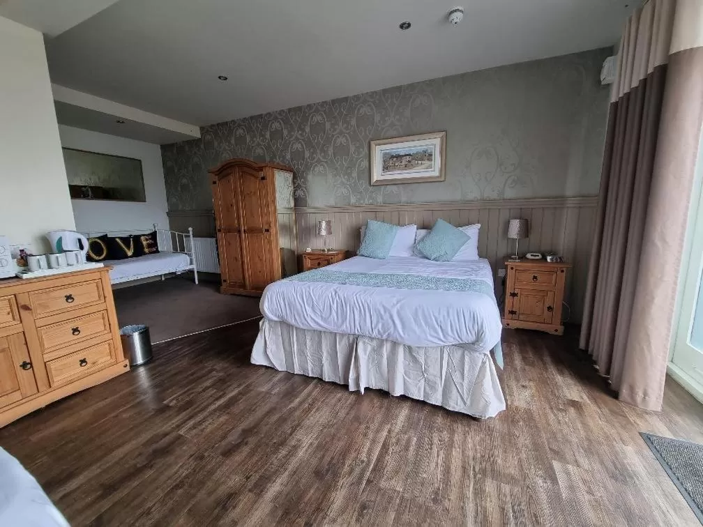 Deluxe Double or Twin Room in Ye Olde Fighting Cocks