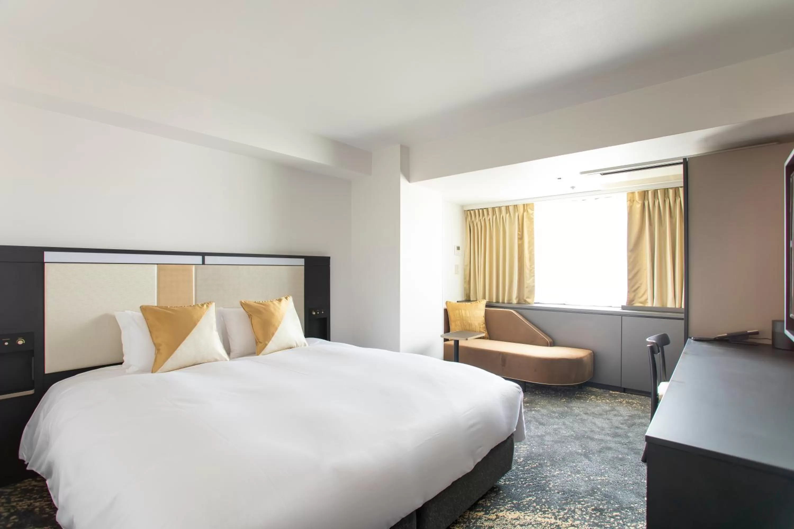 Cross Floor Deluxe Double Room with Club Lounge Access - Non-Smoking in Cross Hotel Osaka