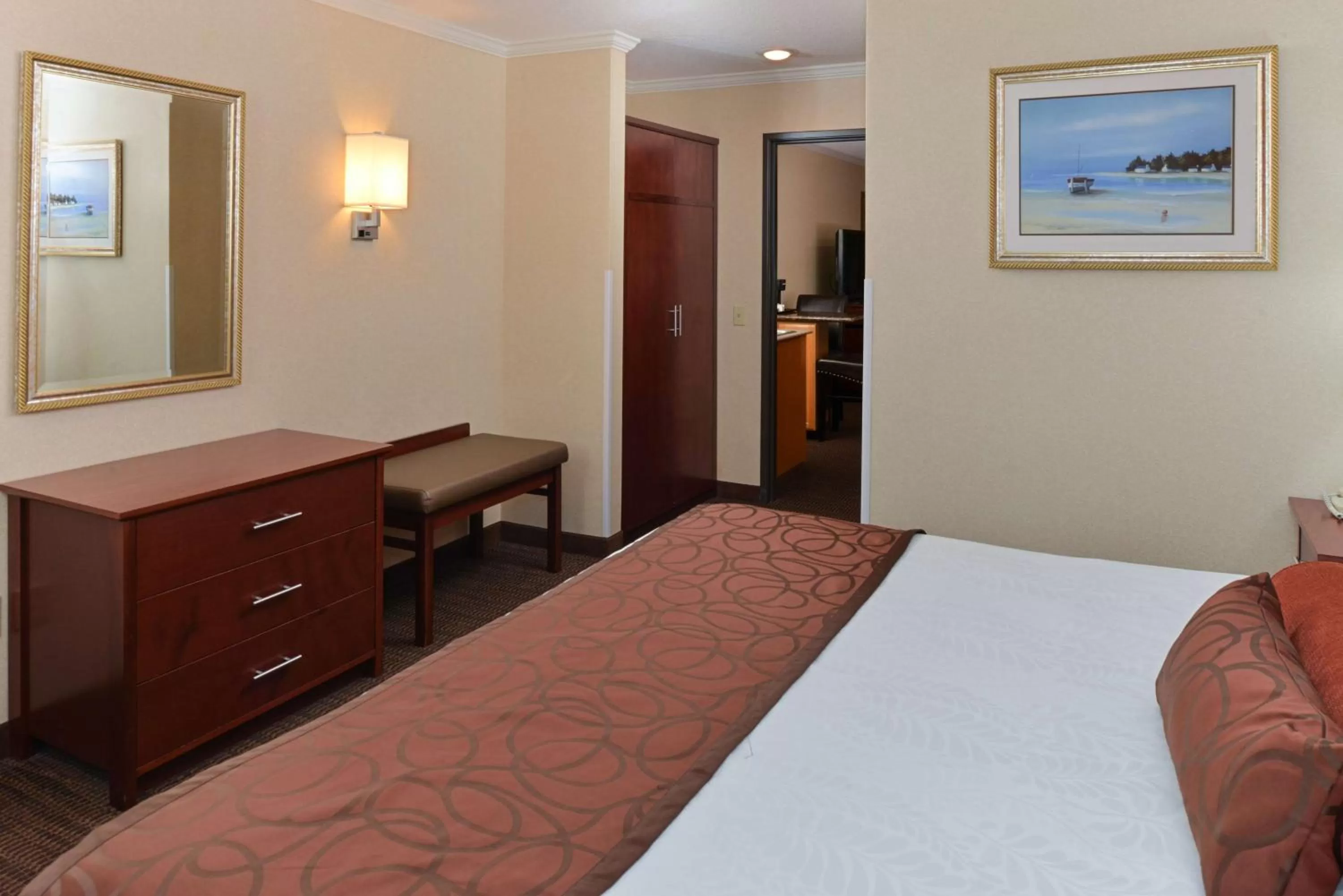 King Suite in Best Western Plus Landmark Inn