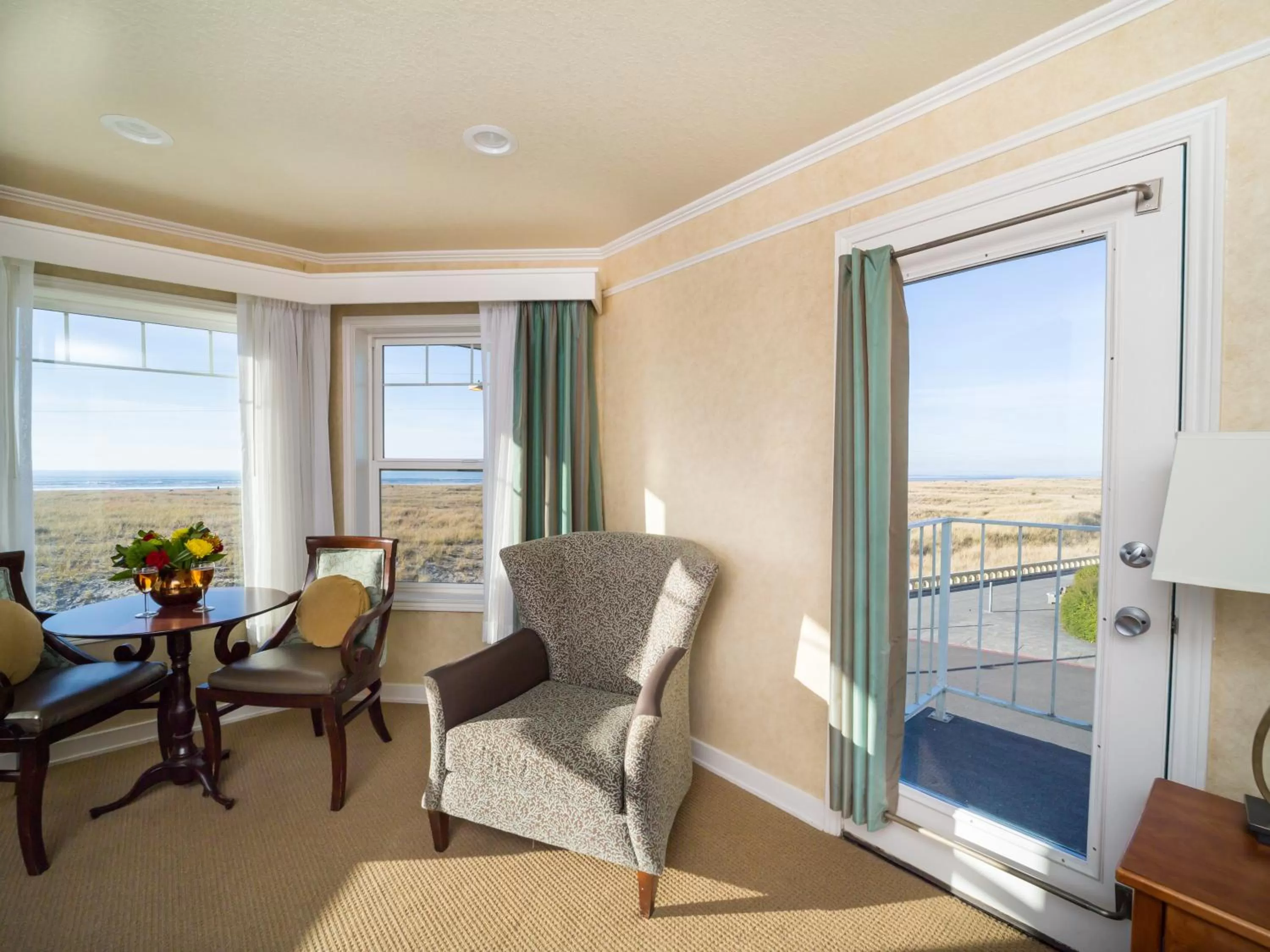 Oceanfront King with Balcony in Inn of the Four Winds Seaside Oceanfront