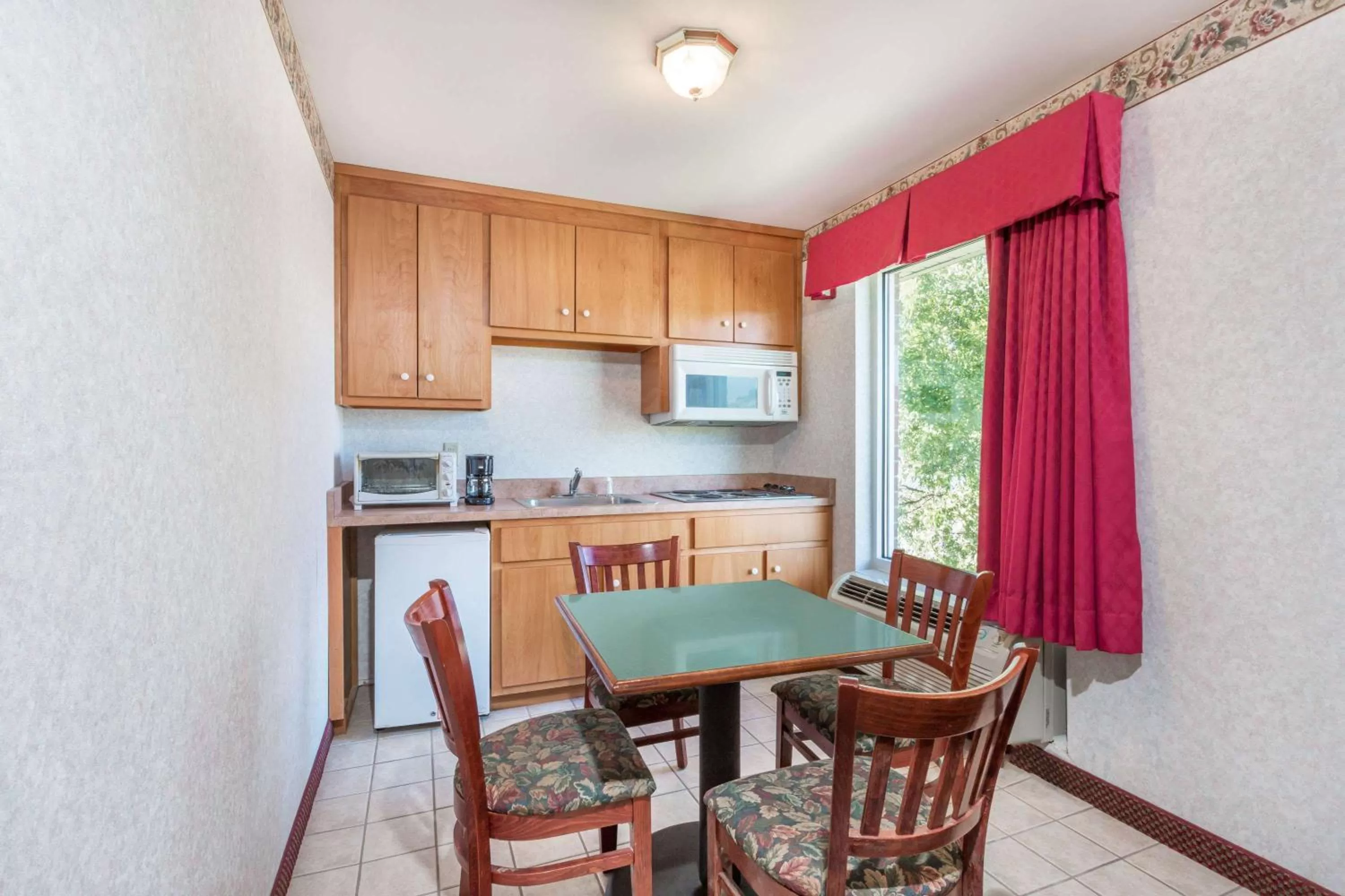 Executive Suite in Days Inn by Wyndham, Glen Allen - Richmond North