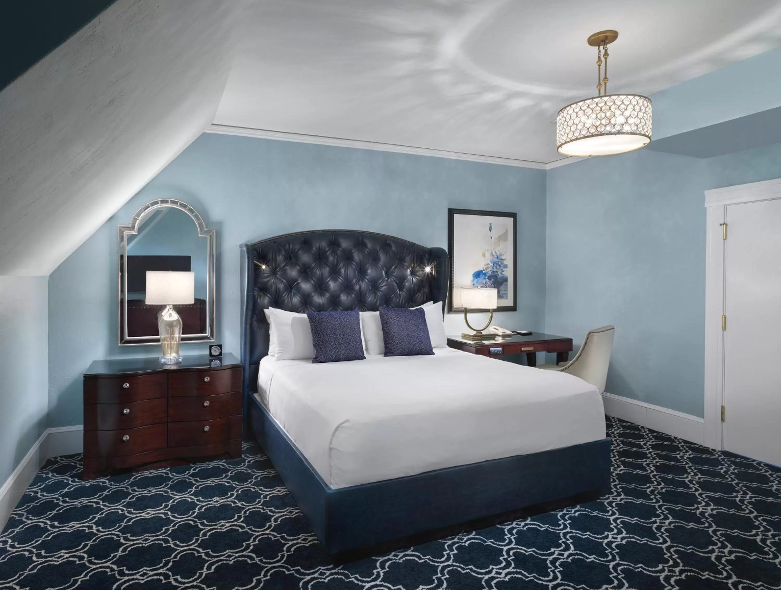 Standard King Room in Claremont Resort & Club