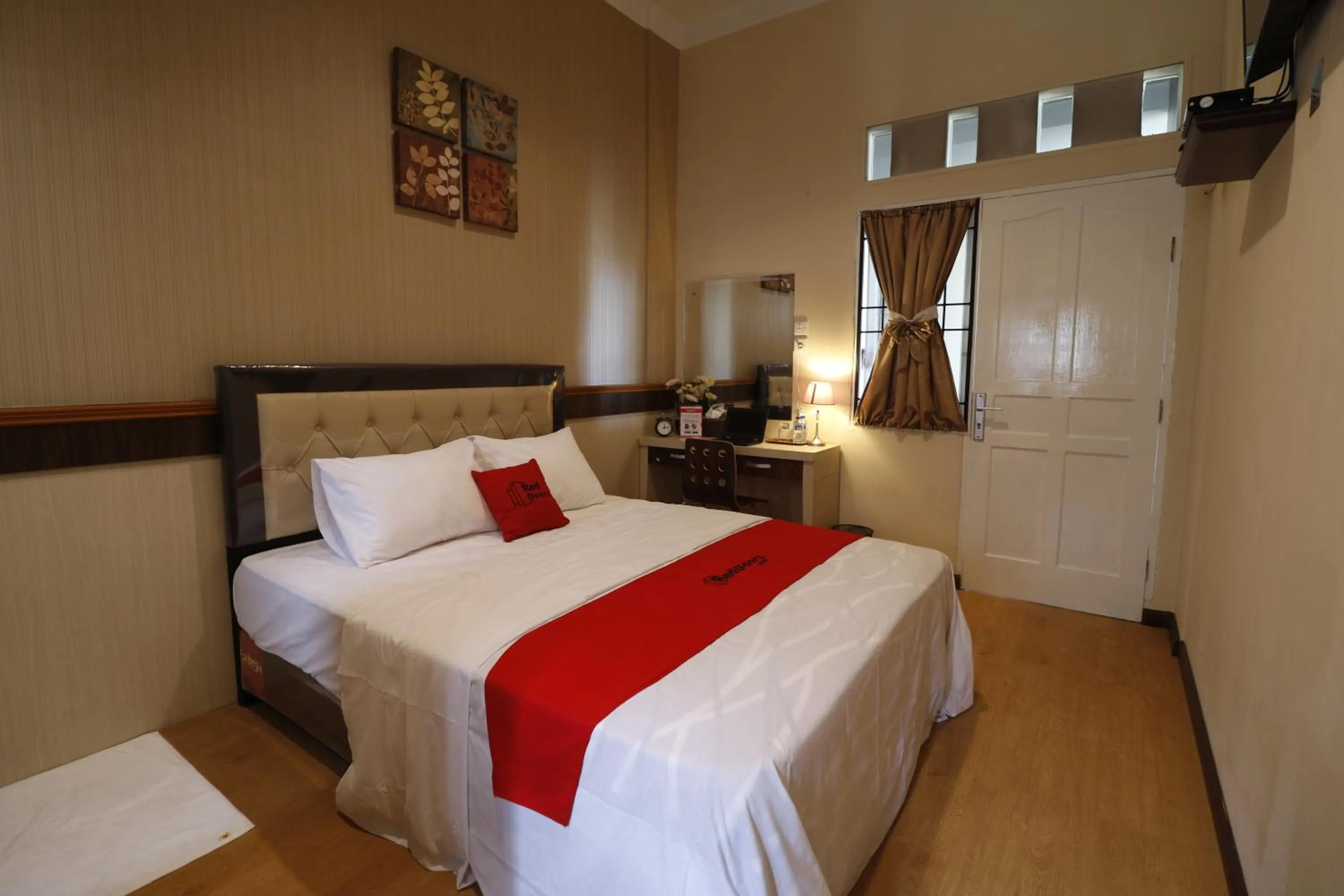 Double Room in RedDoorz Plus near Universitas Sumatera Utara