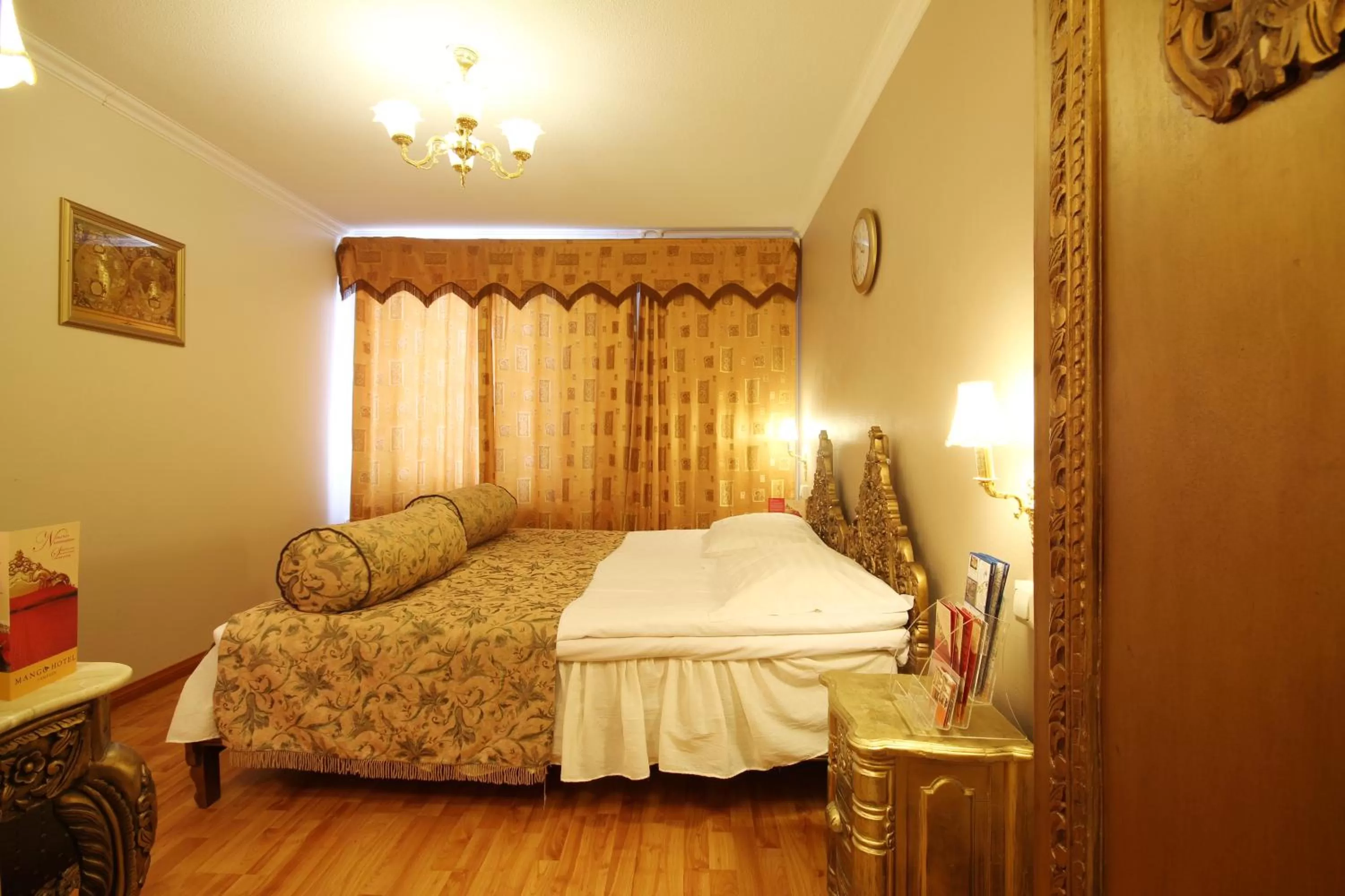 Double Room with Private Bathroom and toilet in Mango Hotel