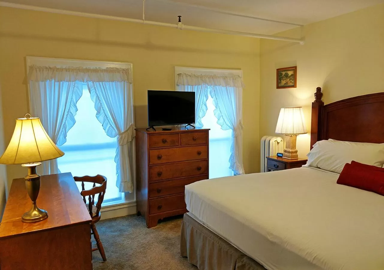 Kitchenette Room in Thayers Inn