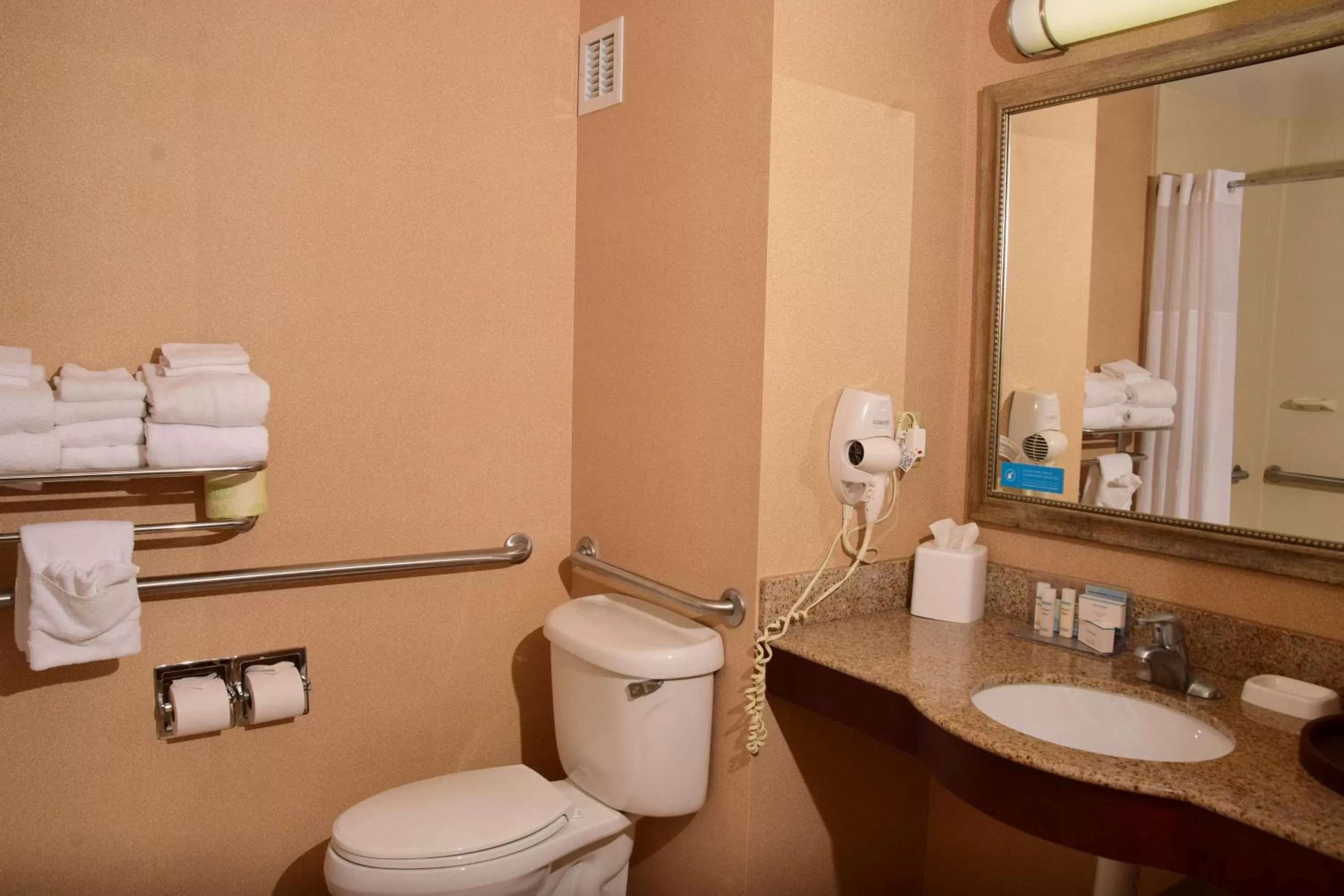 Queen Room with Two Queen Beds - Mobility and Hearing Access/Non-Smoking in Hampton Inn Indiana