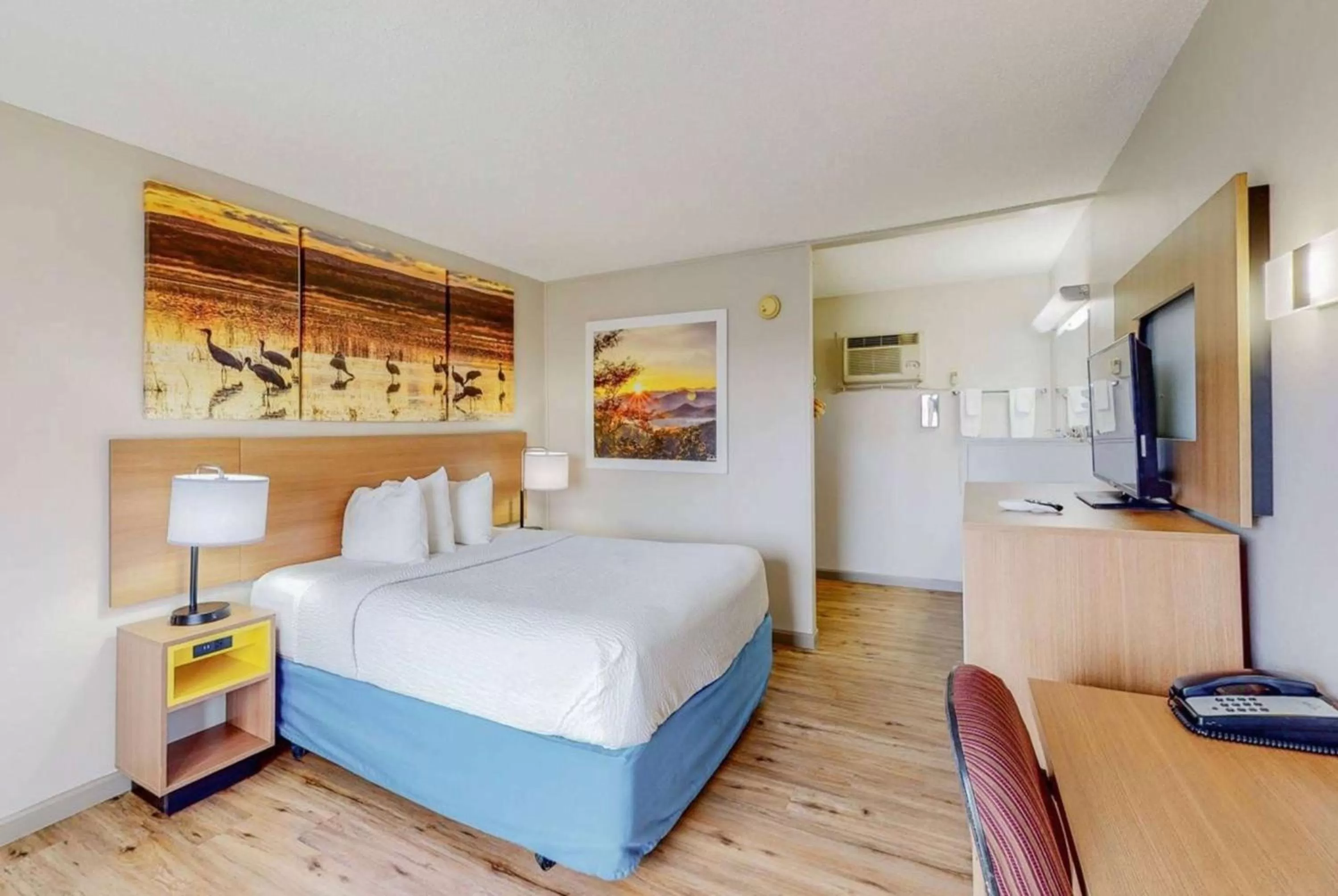 Queen Room in Days Inn by Wyndham Socorro