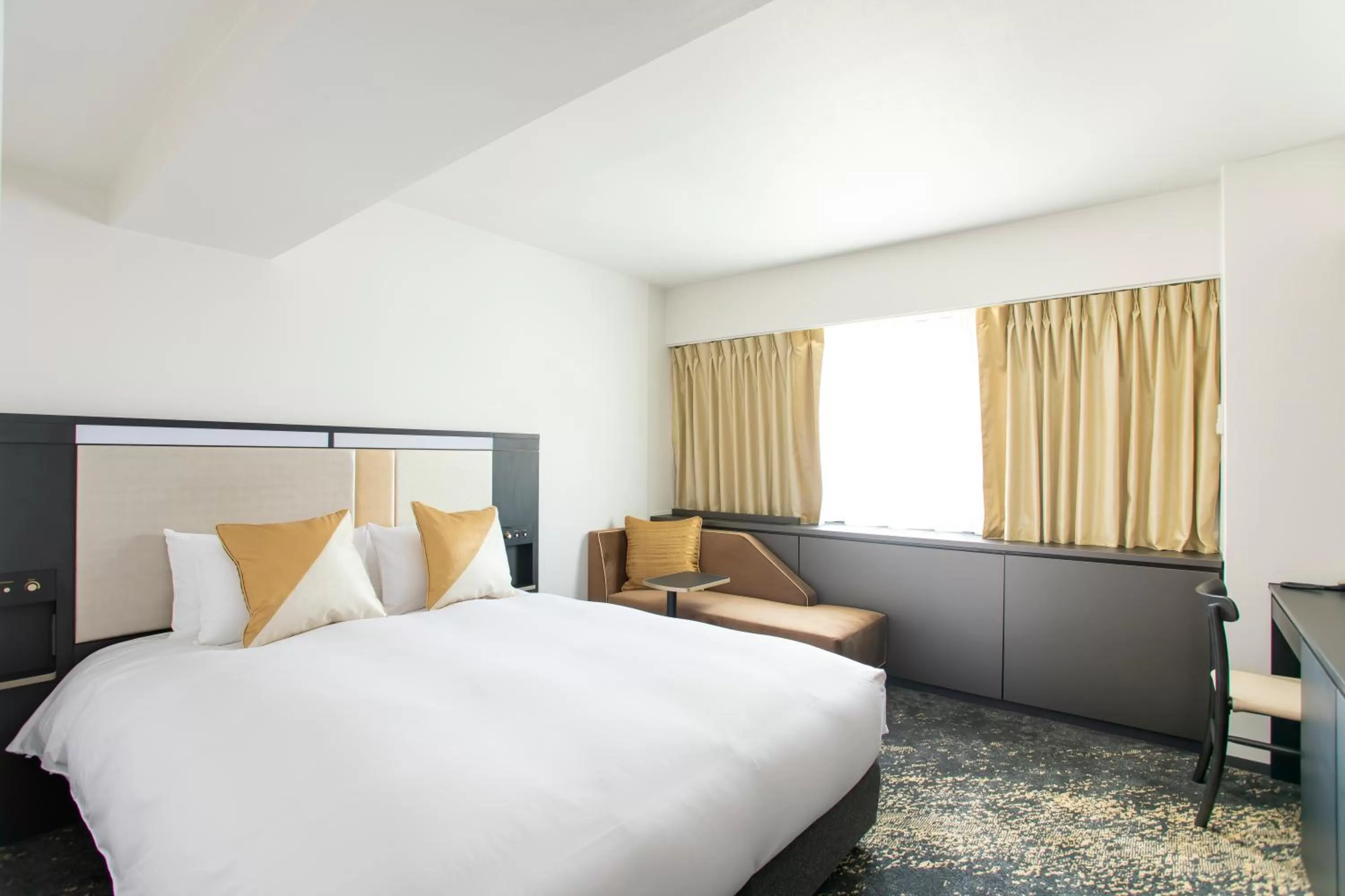 Cross Floor Superior Double Room with Club Lounge Access - Non-Smoking in Cross Hotel Osaka