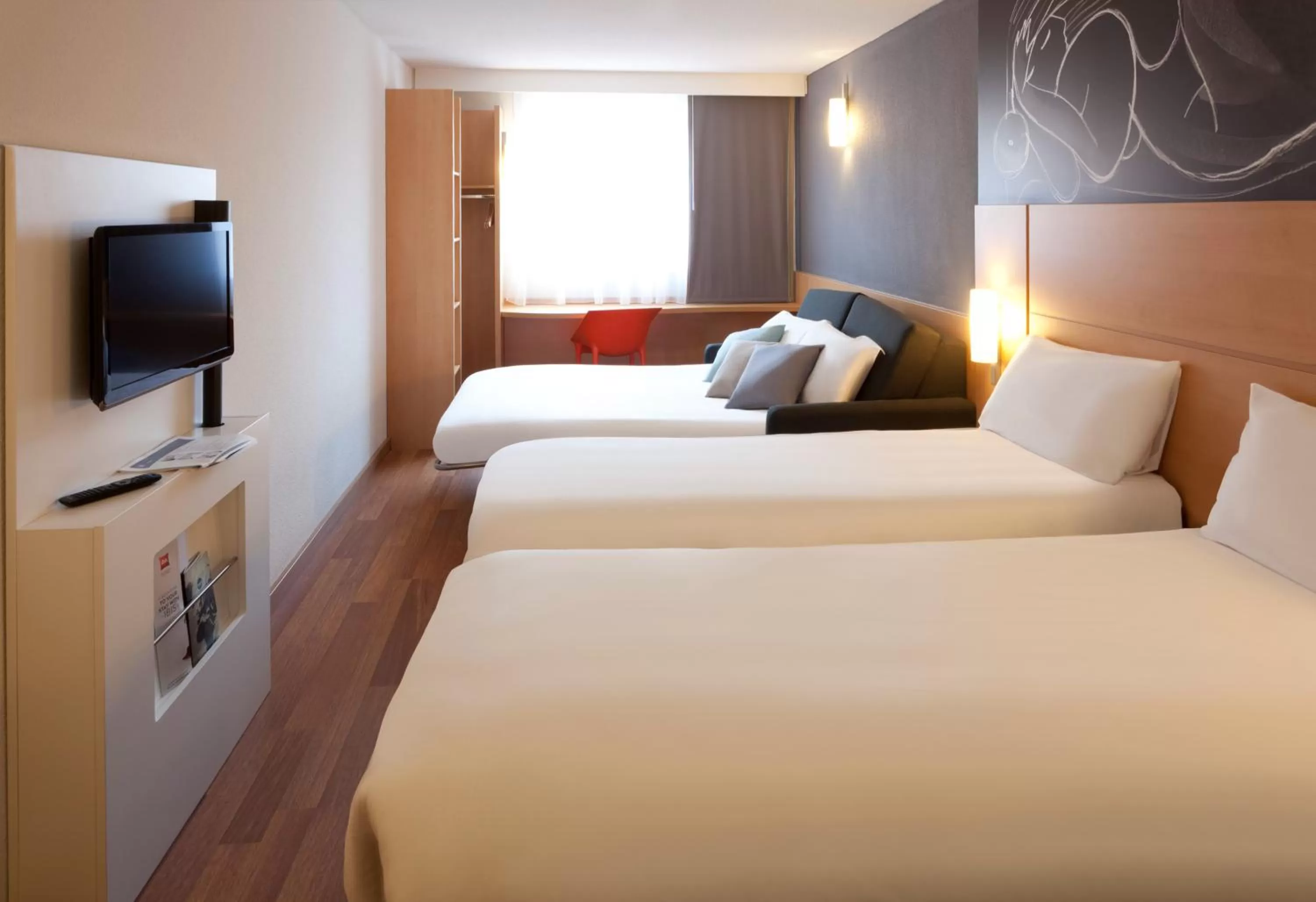 Family Twin Room with Sofa Bed in ibis Brighton City Centre - Station