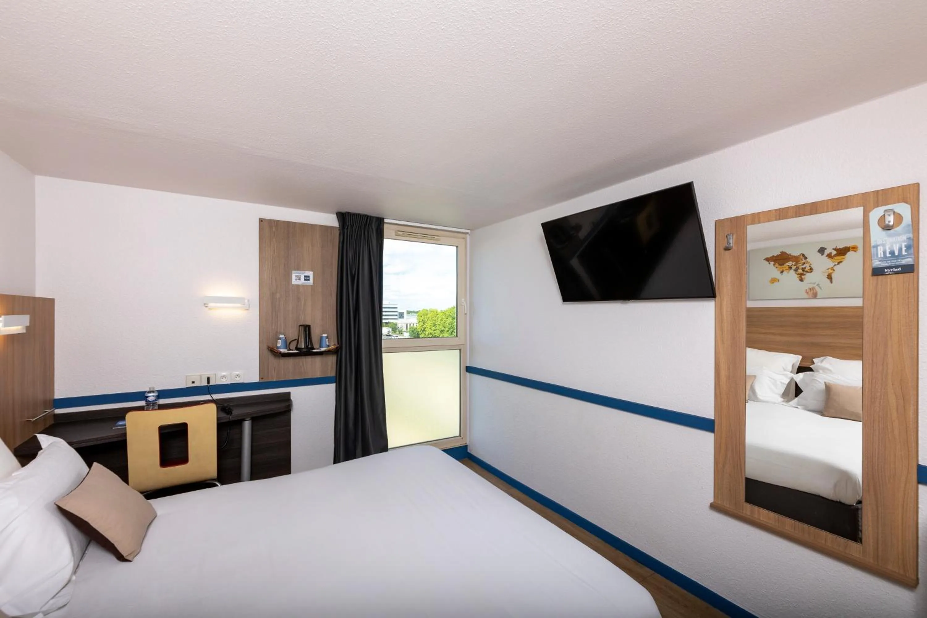 Double Room in Kyriad Paris Ouest - Colombes