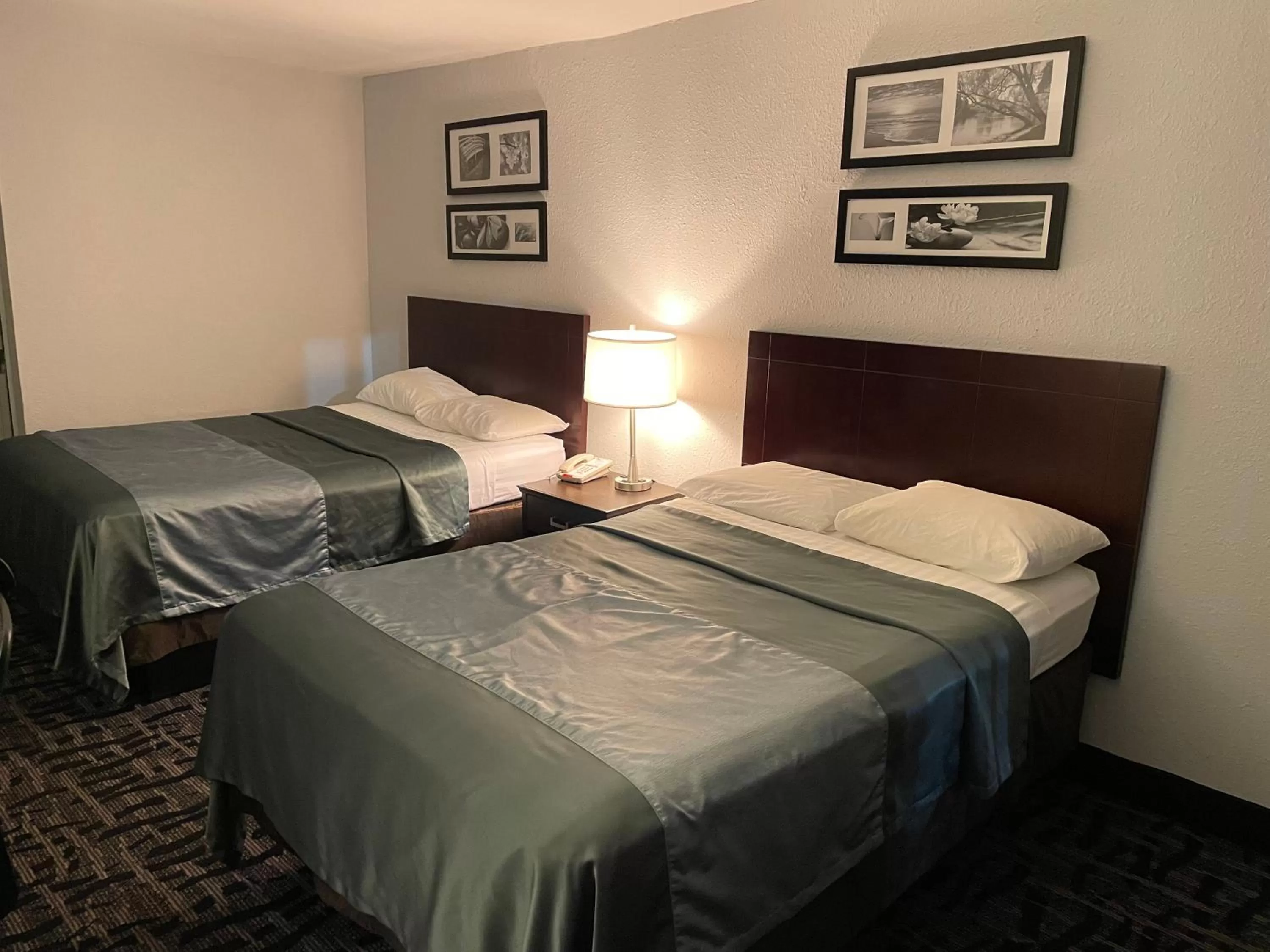 Double Room with Two Double Beds in Scottish Inns Manchester