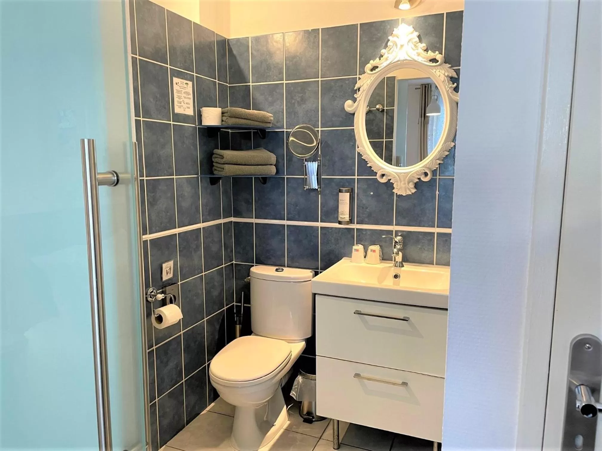 Superior Double Room With Terrace or Balcony in Hôtel Le Méditerranée