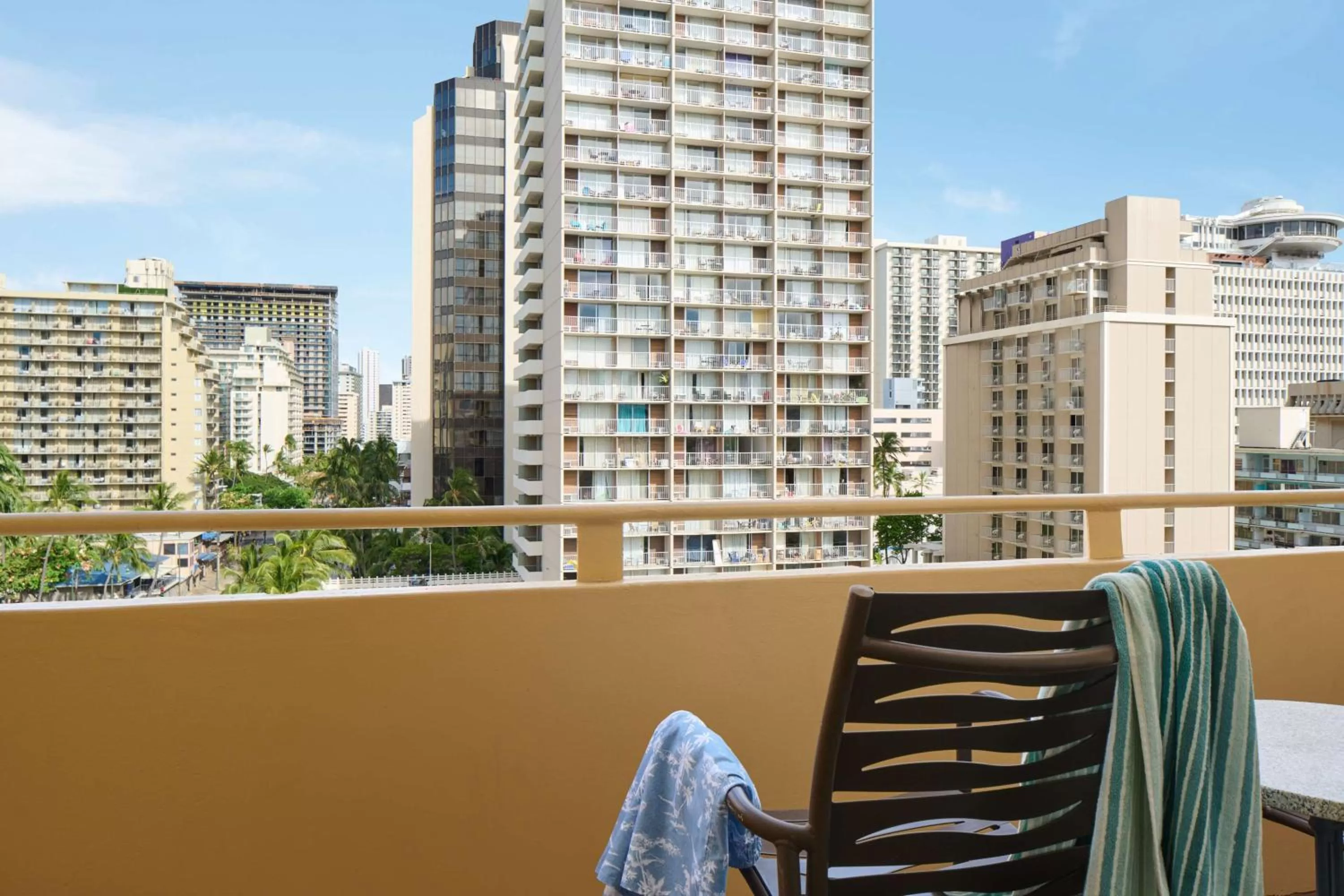 One-Bedroom Kitchenette with One Queen Bed in Waikiki Malia