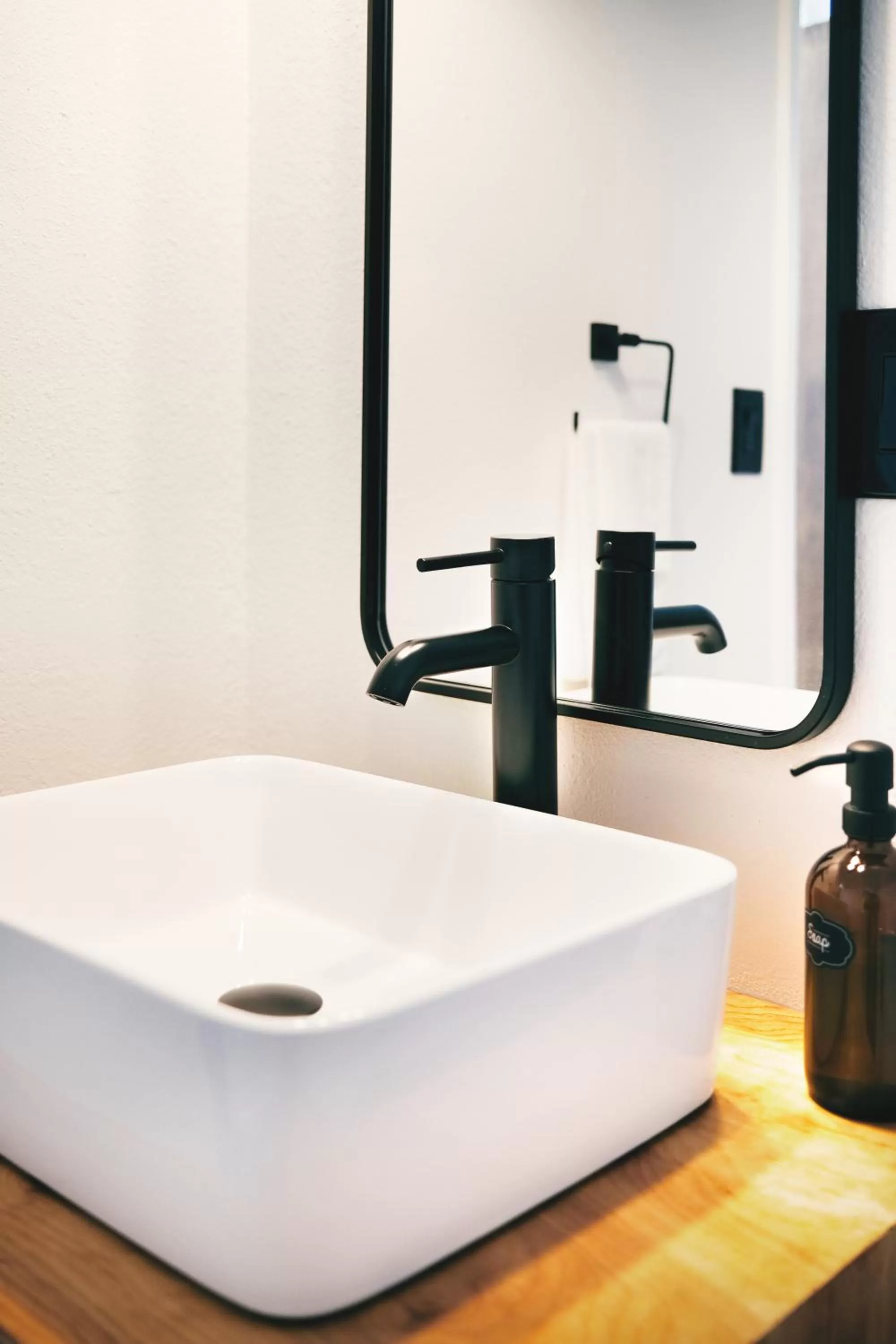 Standard Queen Room in Jackalope Motor Lodge