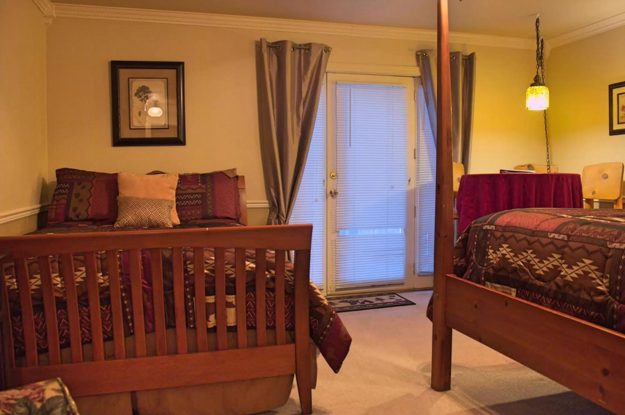 Queen Room with Two Queen Beds - Disability Access in Black Bear Manor