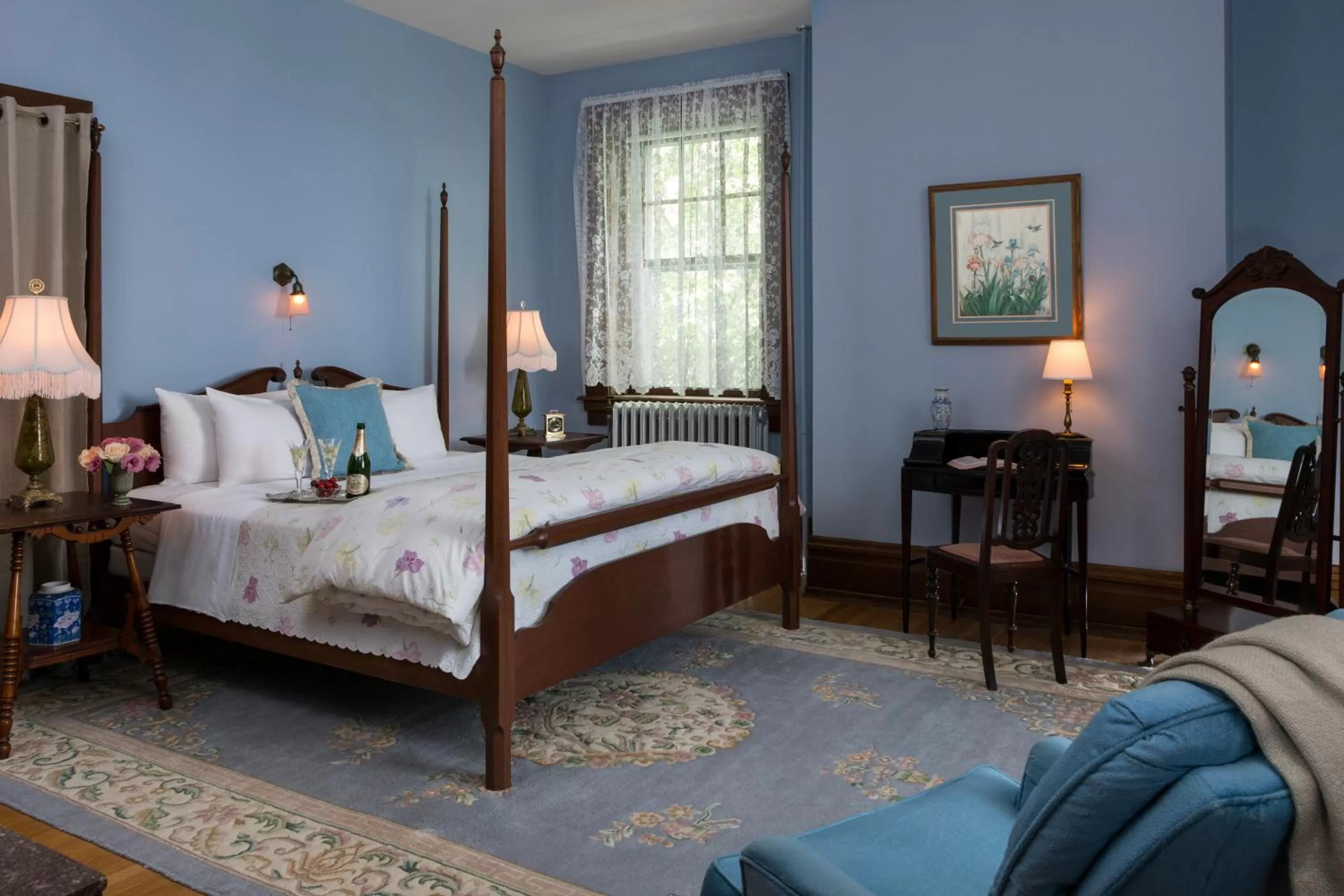 King Room with Spa Bath in Mercersburg Inn