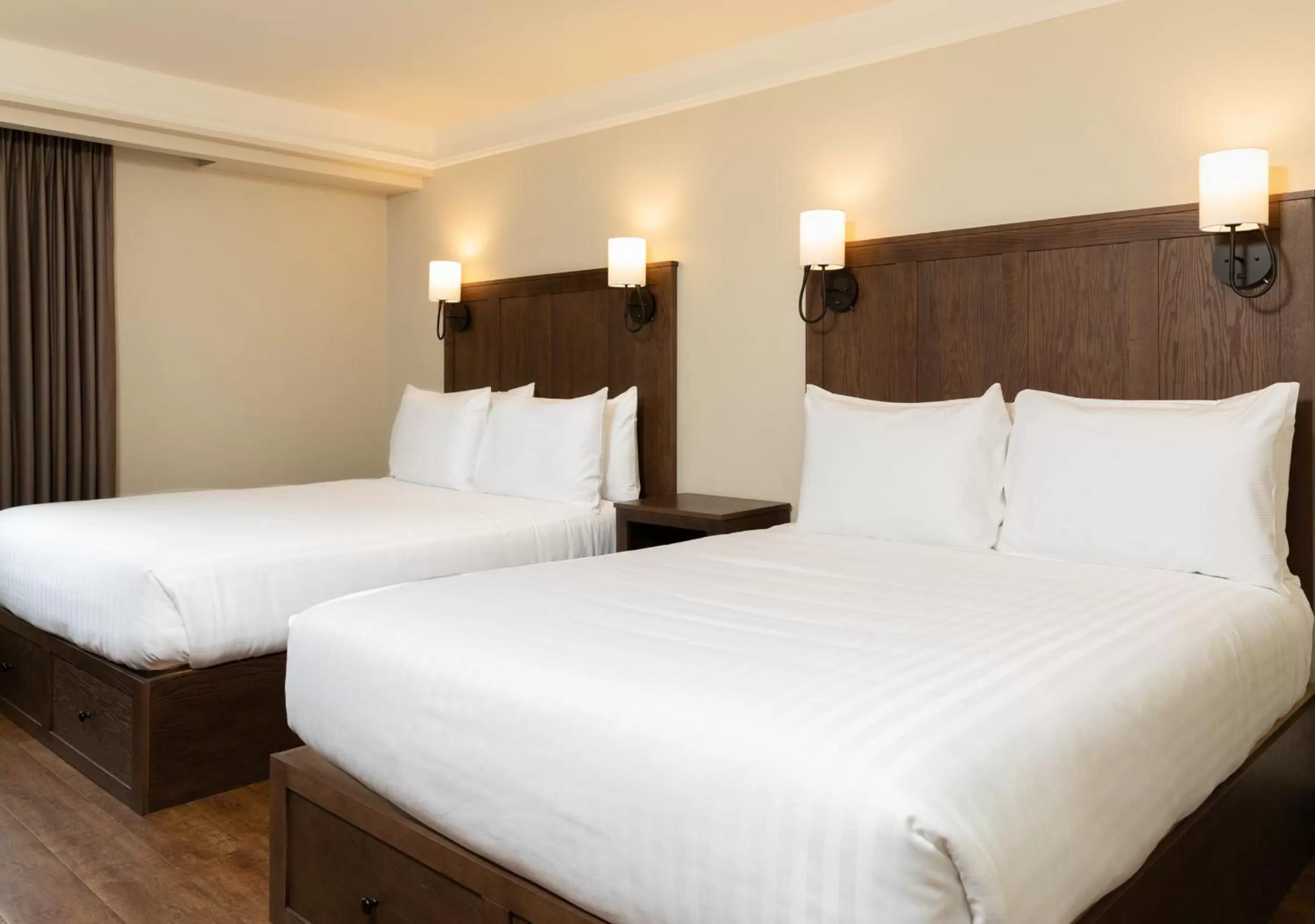 Queen Room in Kanuga Inn & Lodging