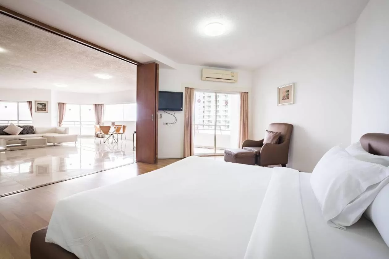 Grand Suite with Sea View in Markland Seaside Pattaya