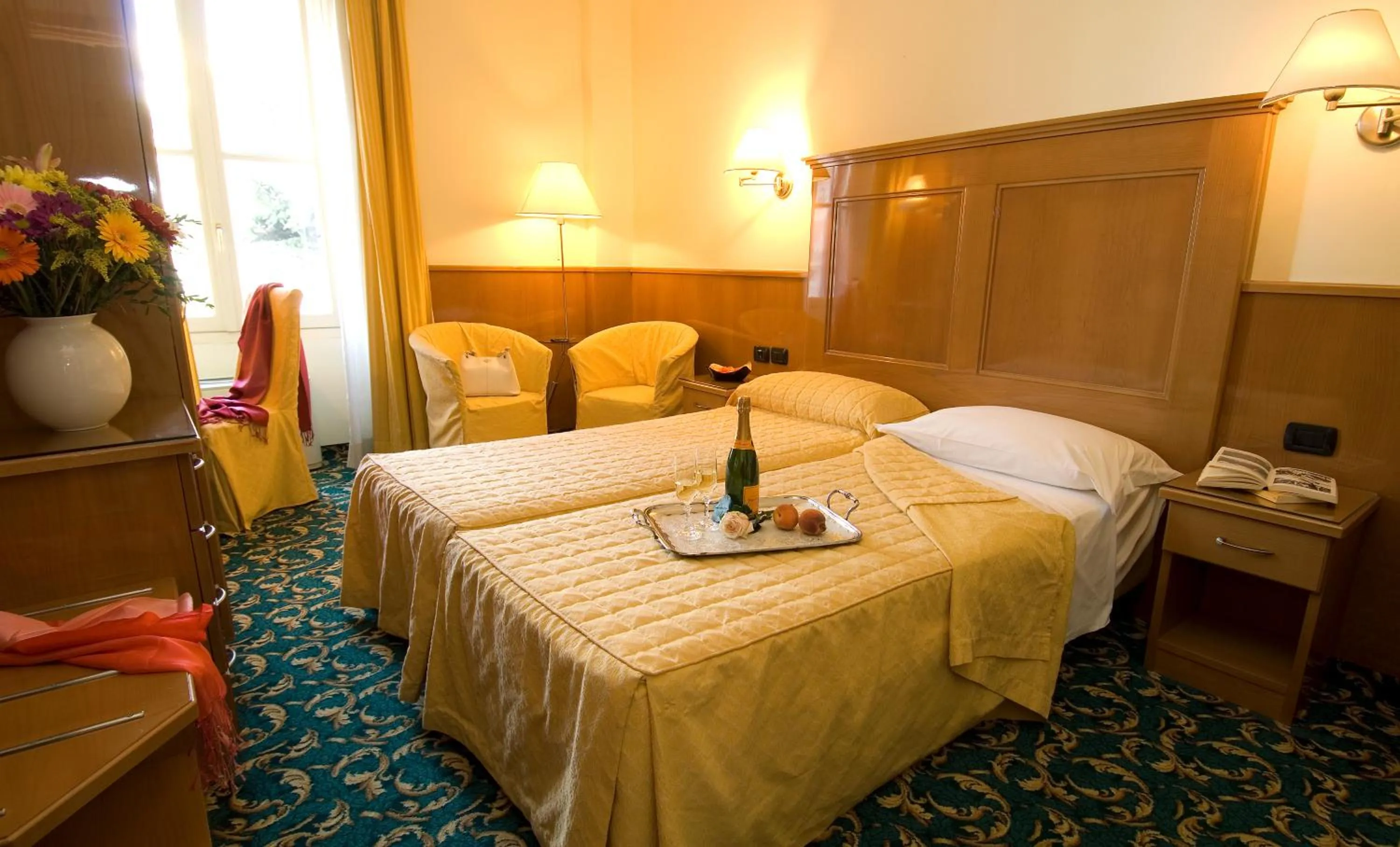 Two Connecting Double Rooms in Hotel Cinque Giornate
