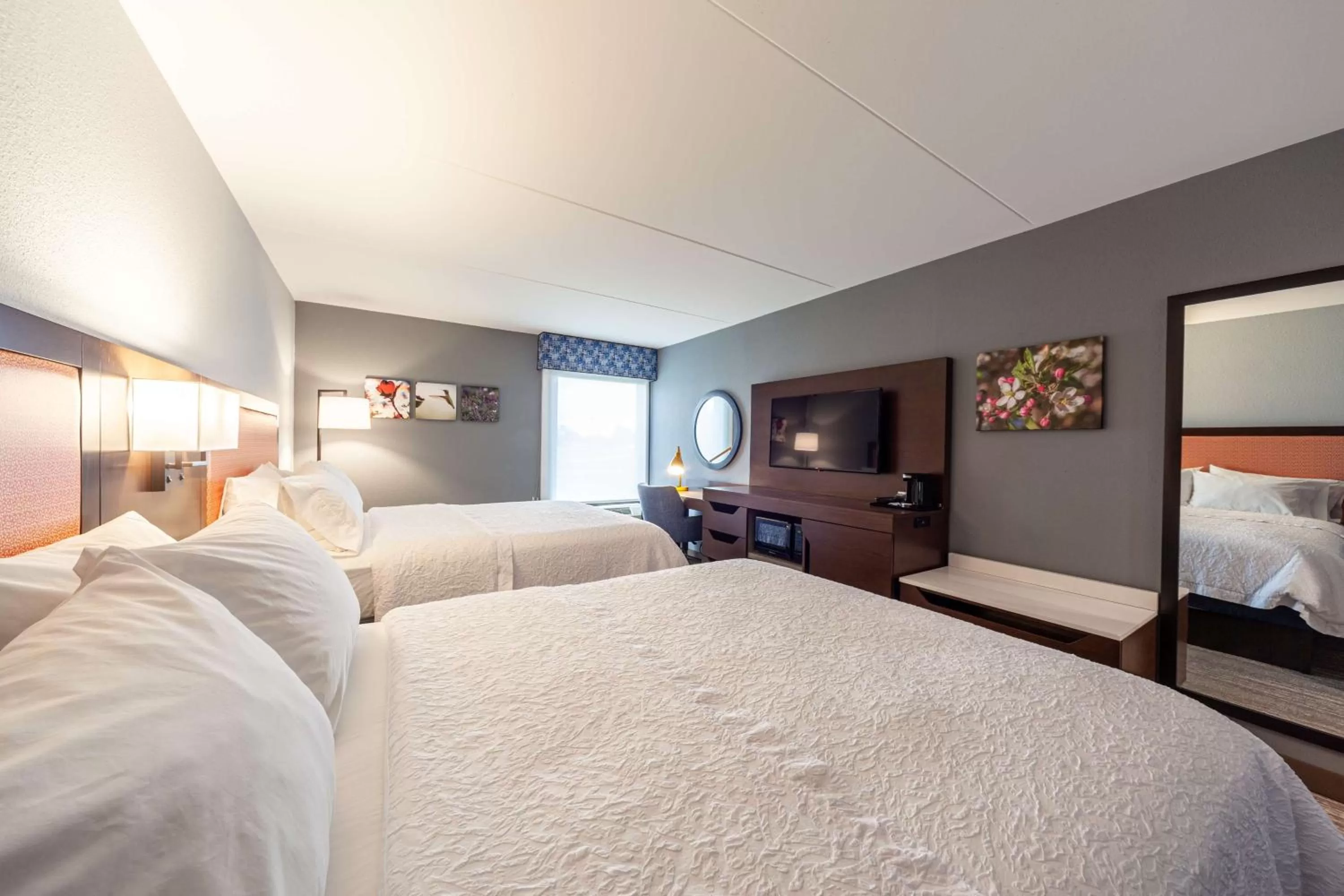 Queen Room with Two Queen Beds - Hearing Access in Hampton Inn Winchester