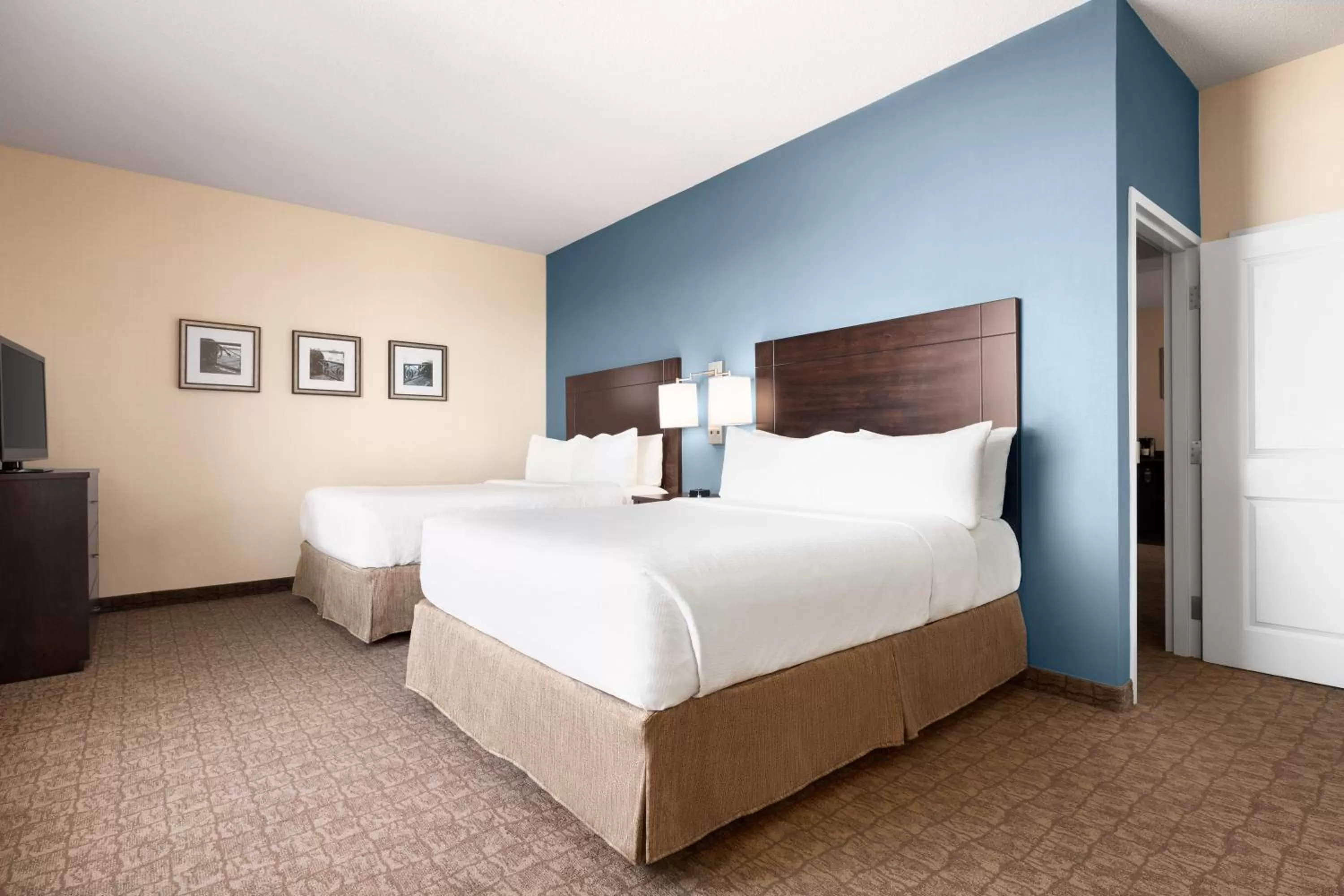Family Suite - Disability Access in Wyndham Garden Niagara Falls Fallsview
