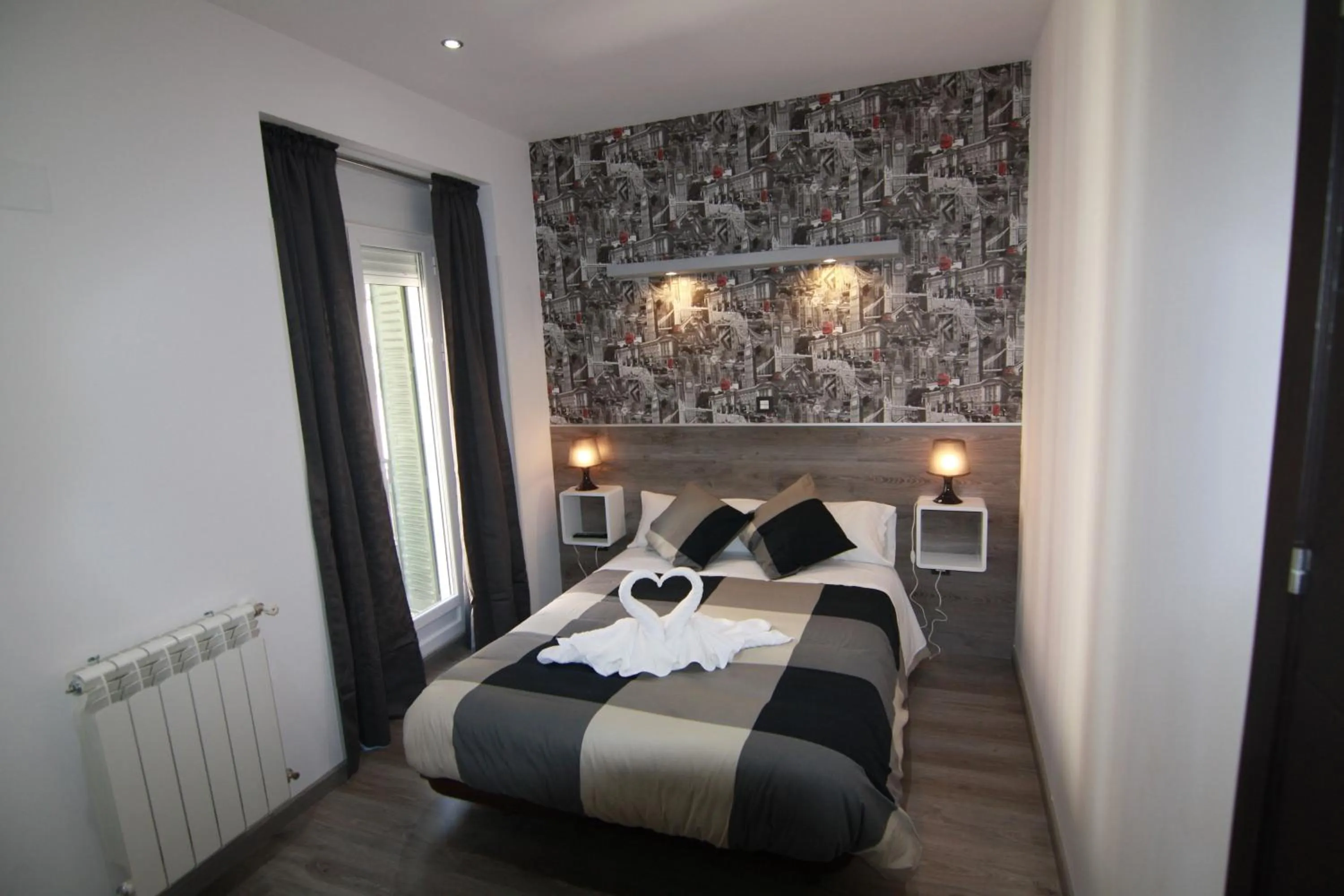 Double Room in Hostal MH Fuencarral