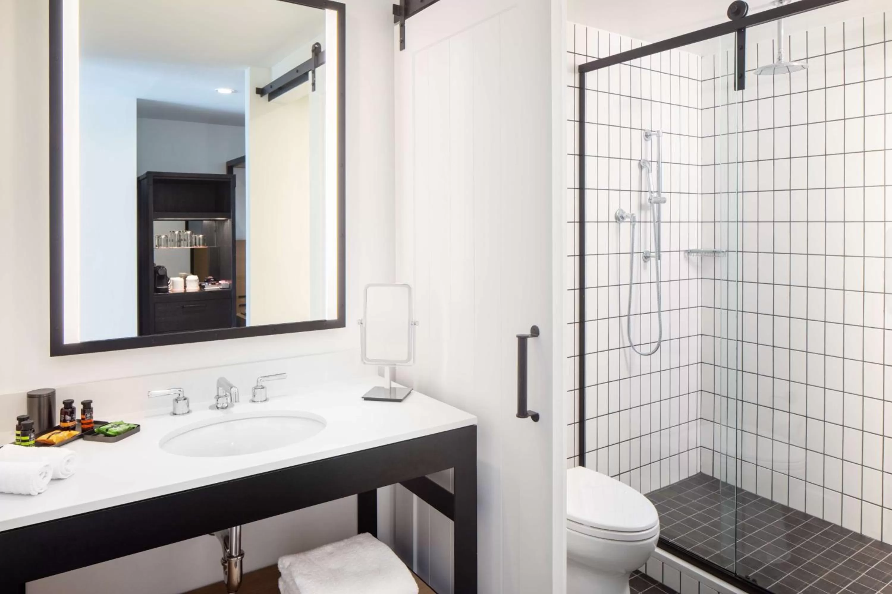 Queen Room with Two Queen Beds - Hearing Access in Canopy By Hilton Baltimore Harbor Point - Newly Built