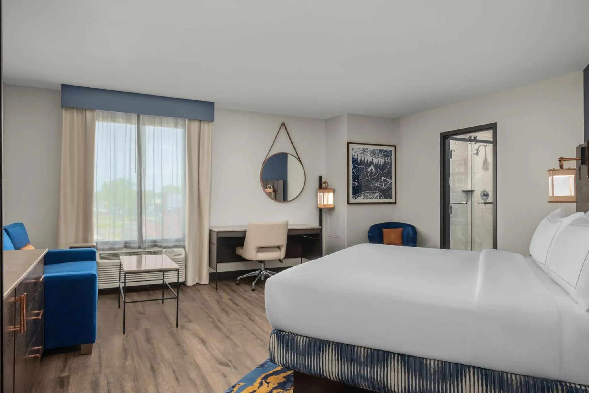 King Room with Bath Tub - Mobility and Hearing Access/Non-Smoking in Hotel Westport Kansas City, Tapestry Collection by Hilton