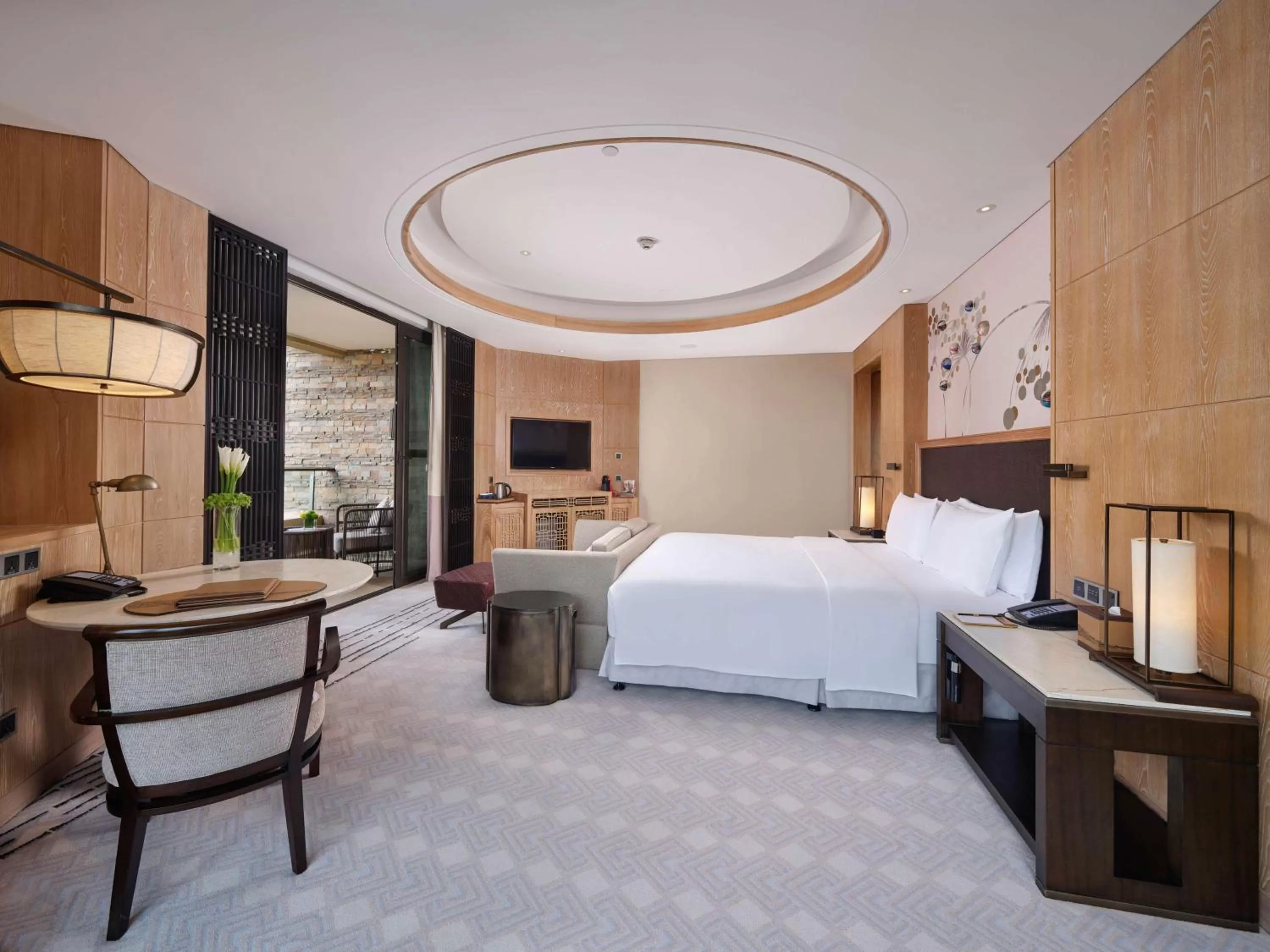 Junior Suite with Lake View in Hilton Dali Resort & Spa