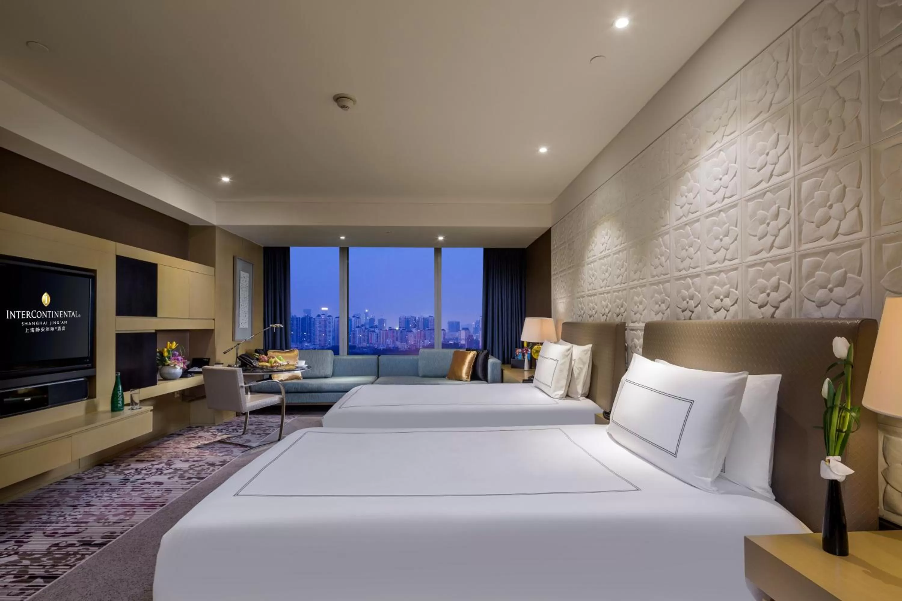 Classic Twin Room with City View in InterContinental Shanghai Jing' An by IHG