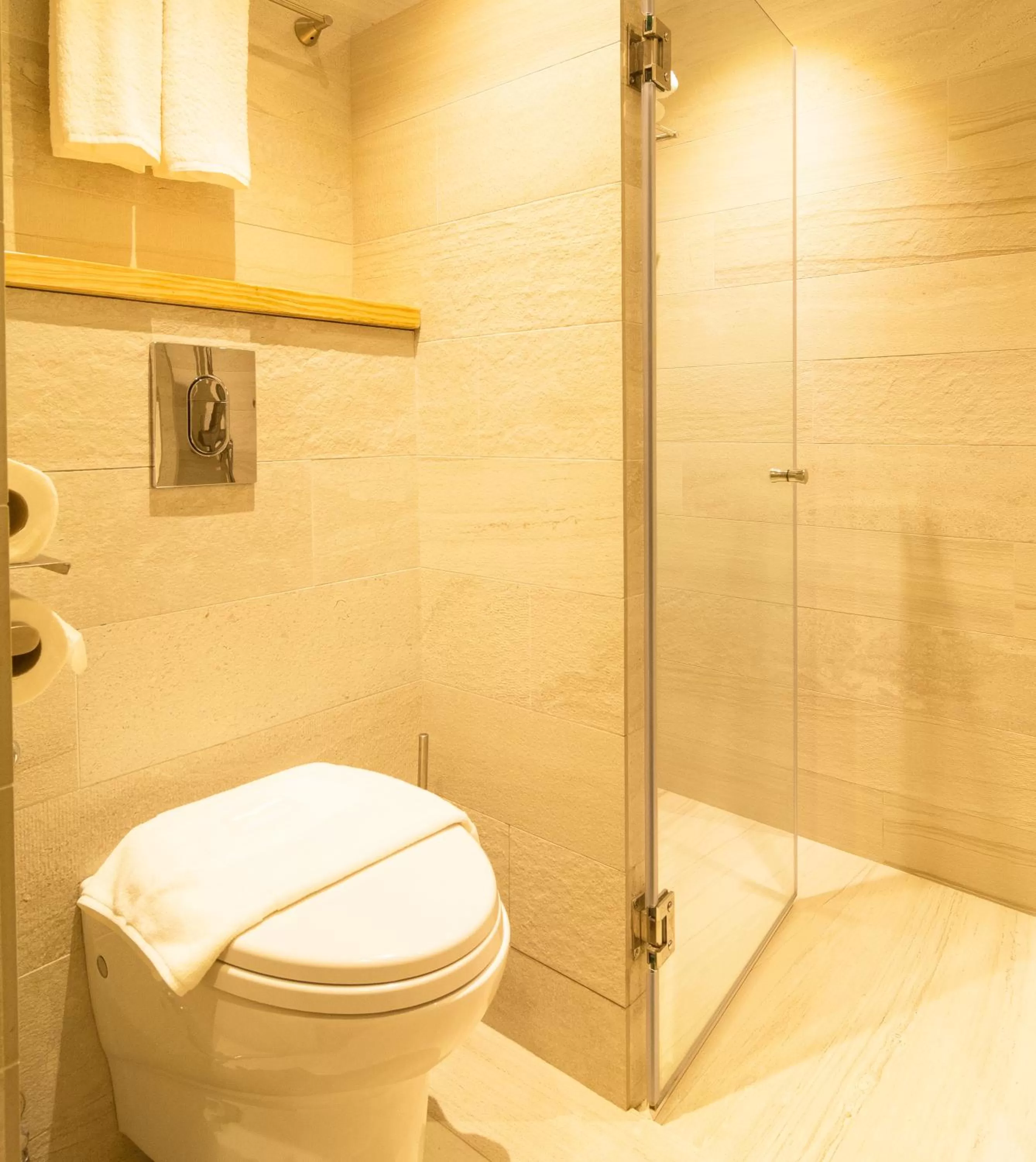 Standard Triple Room in Cuna Hotel