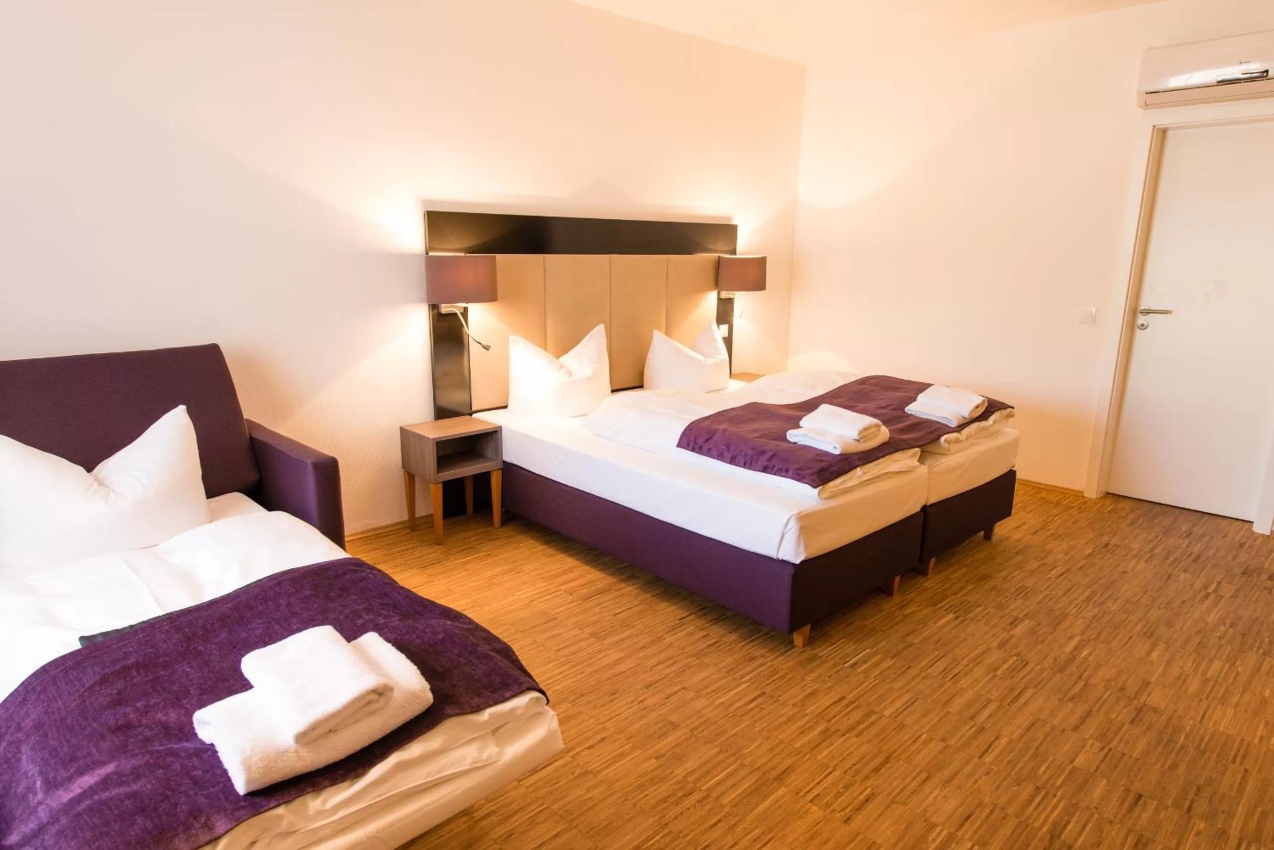 Quadruple Room in Trip Inn Goethe Business Messe