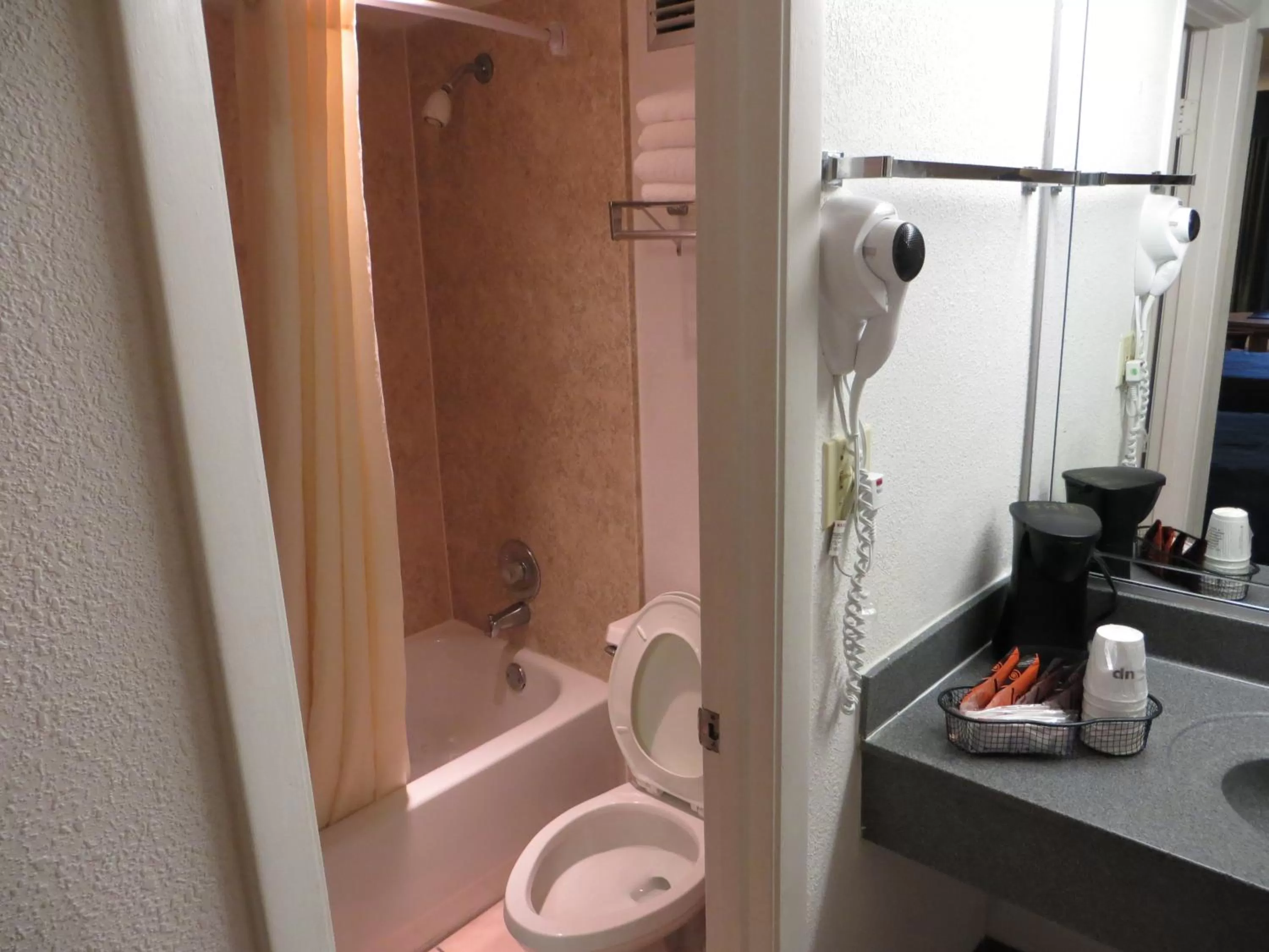 King Room with Lake View in Maingate Lakeside Resort