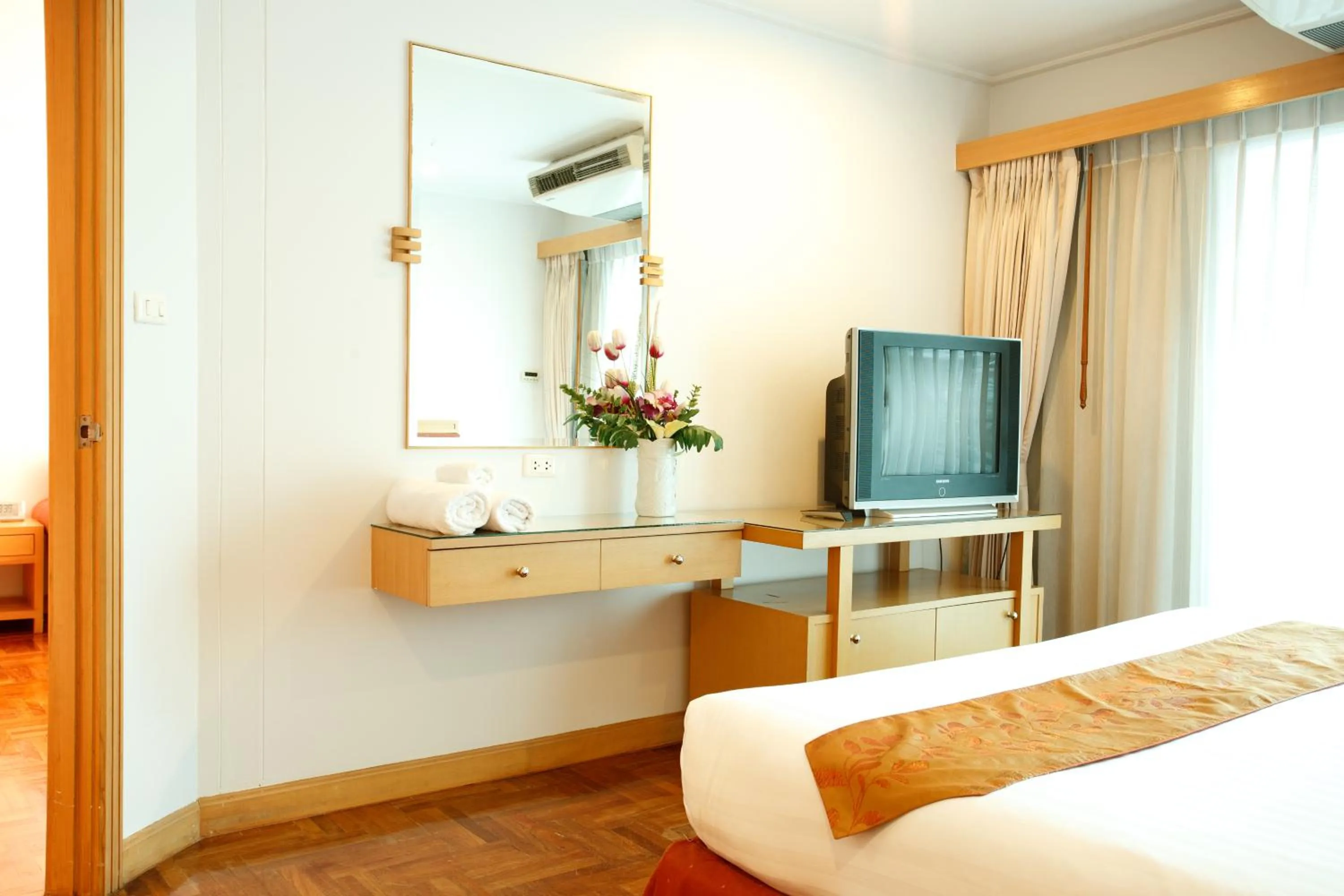 One-Bedroom Suite in Chaidee Mansion