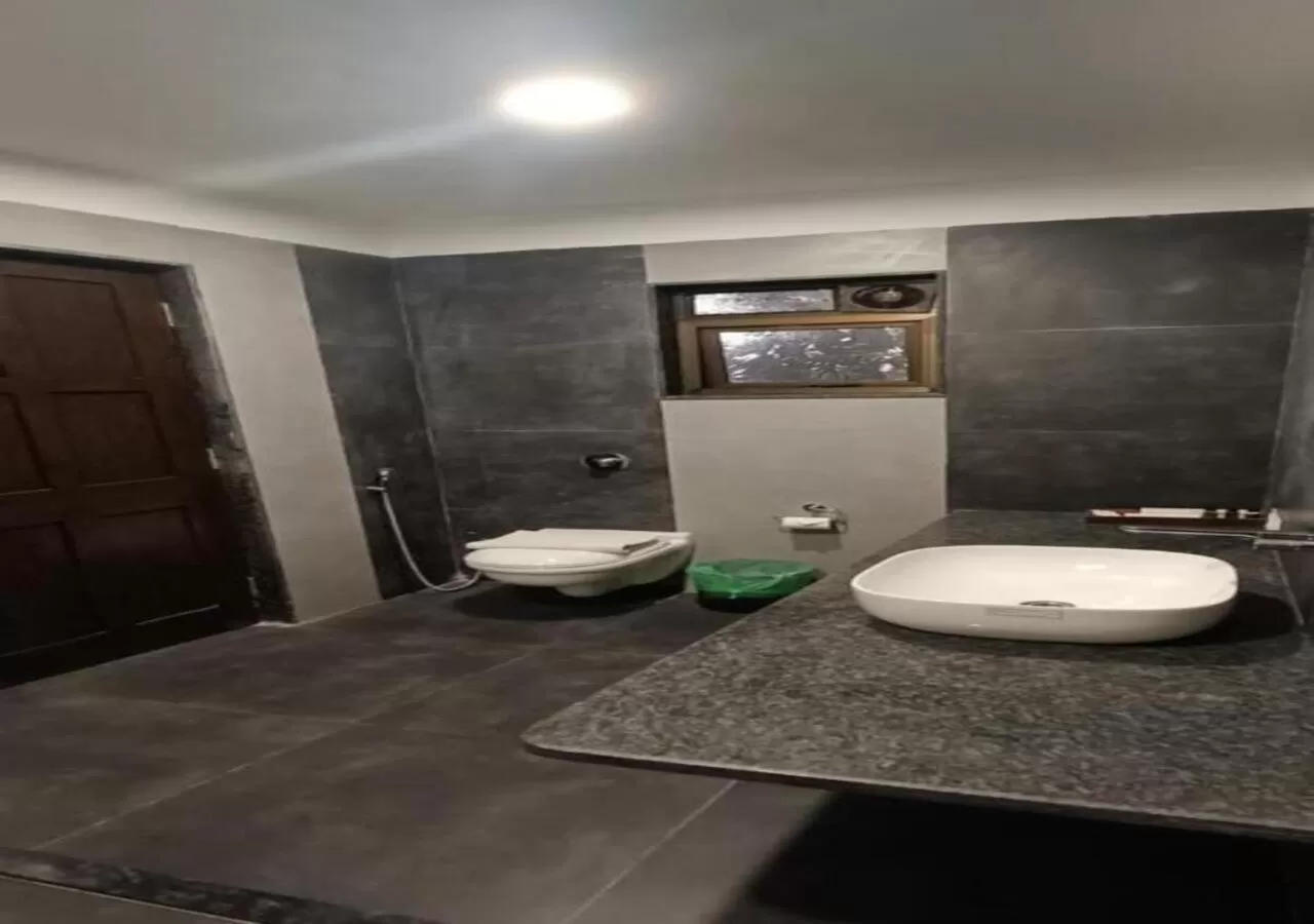 Deluxe Double Room with Balcony in Mountain Breeze Resort, Mahabaleshwar