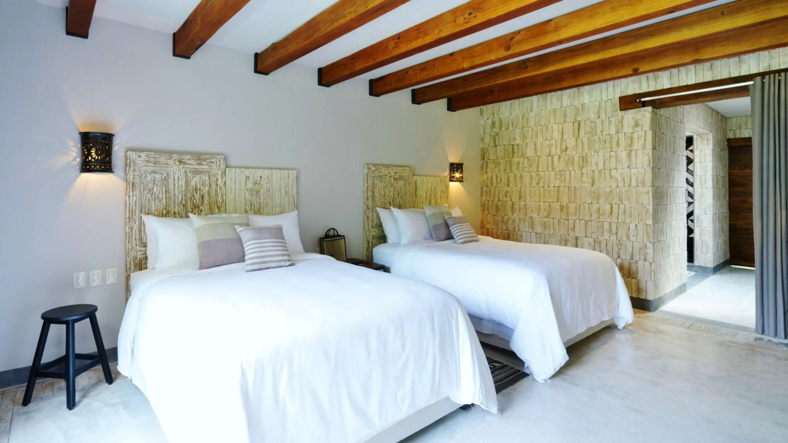 Double Room with Balcony in Amomoxtli