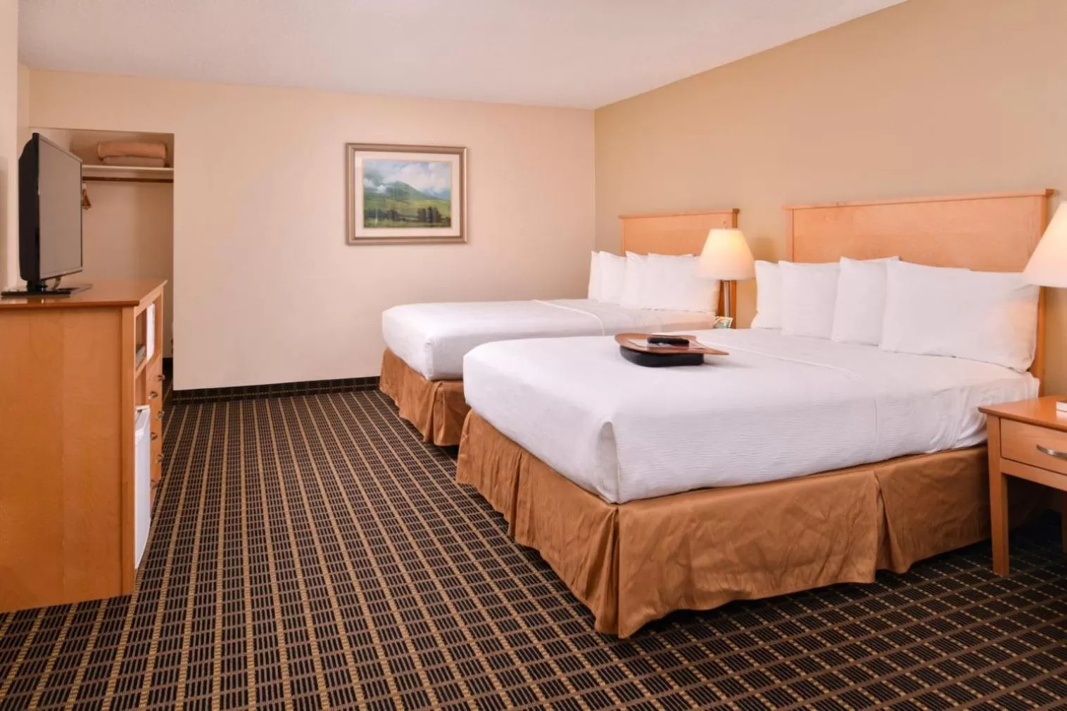 Queen Room with Two Queen Beds in Campus Inn & Suites Eugene Downtown