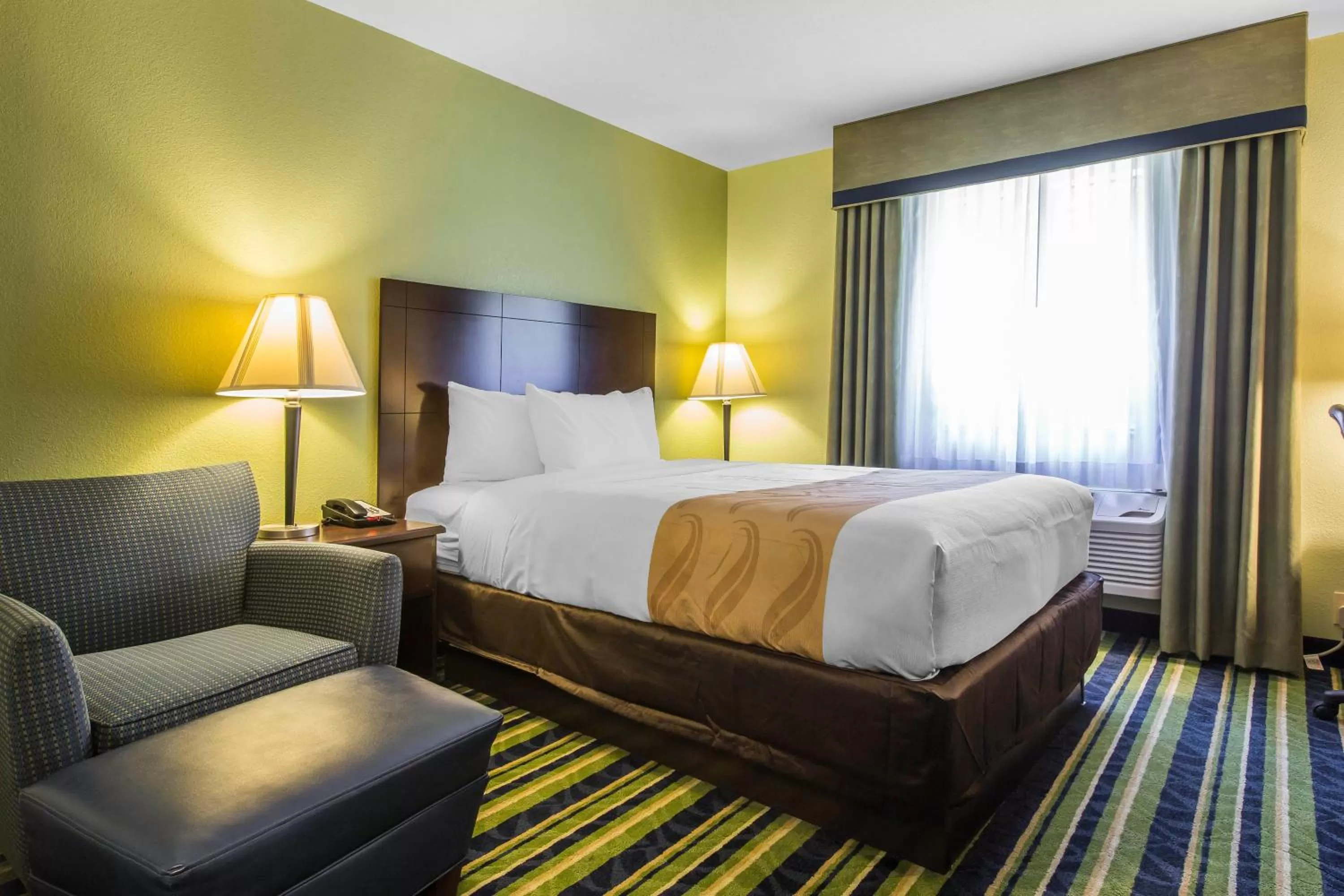 Queen Room - Non-Smoking in Quality Inn Cedartown