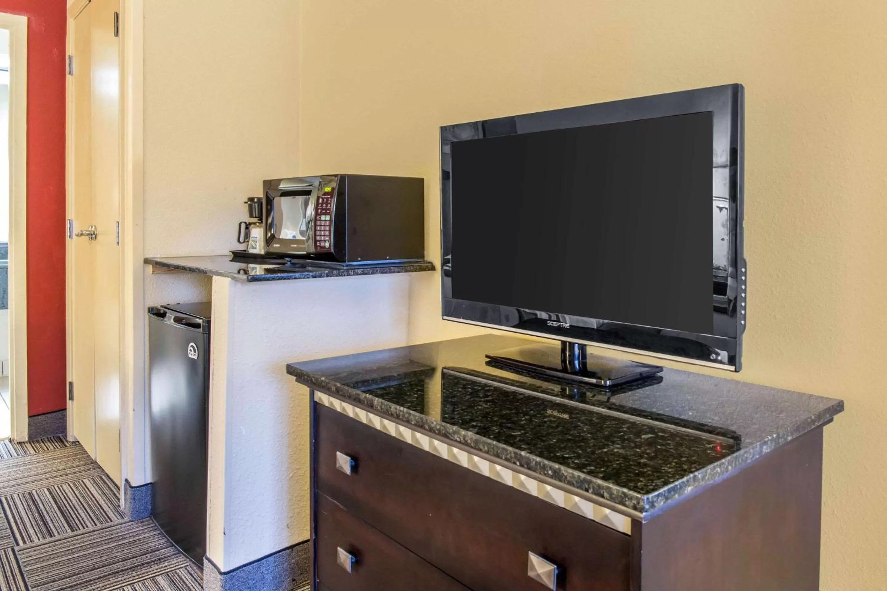 Queen Suite with Two Queen Beds and Sofa Bed - Pool Side in Mi Casa Hotel