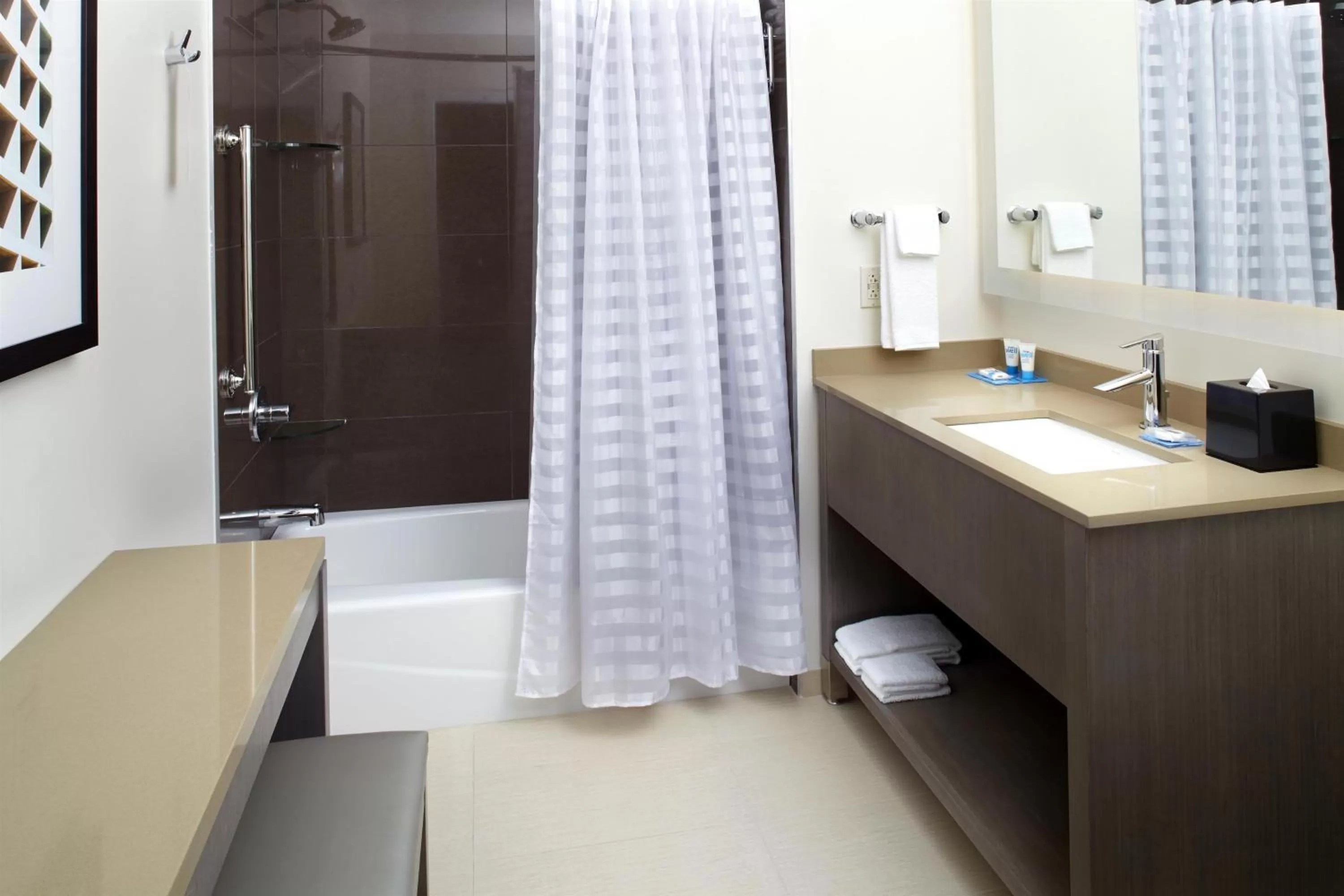 King Room with Sofa Bed in Hyatt House Pittsburgh Bloomfield Shadyside