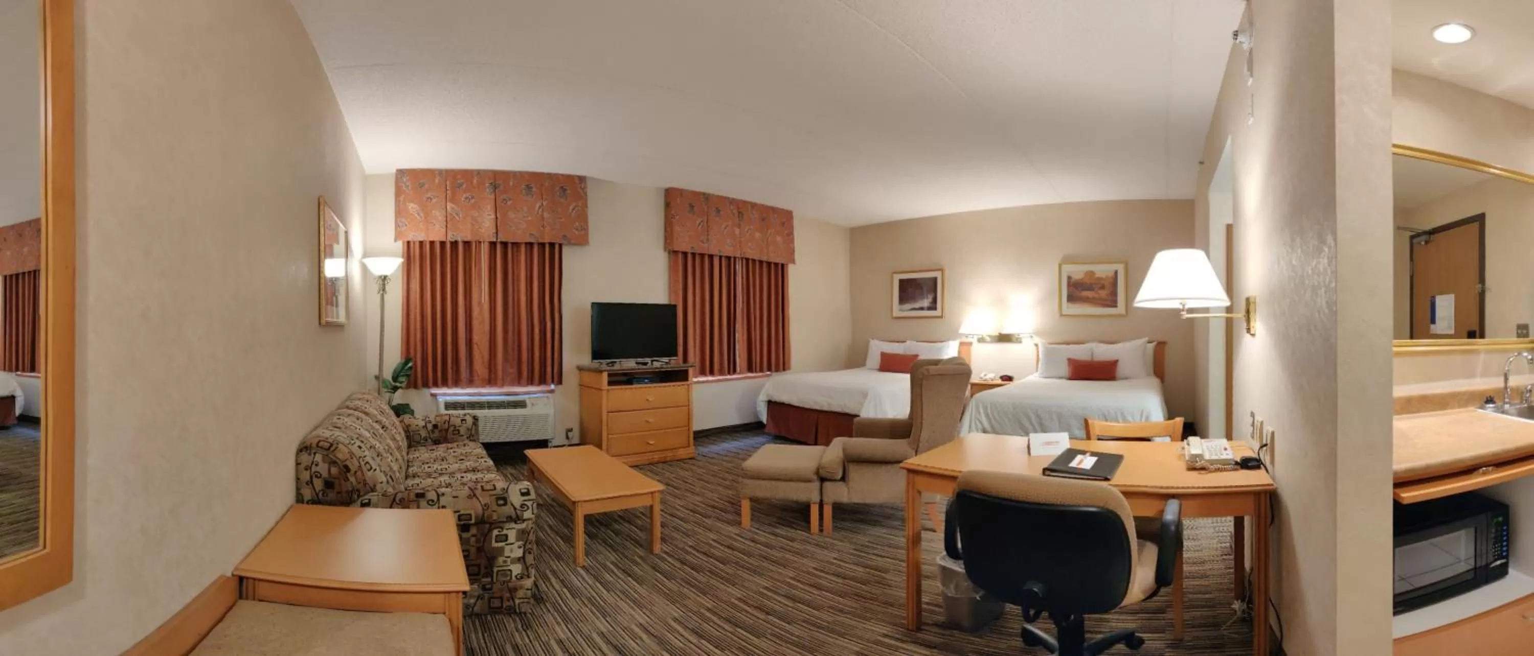 Queen Suite in Humphry Inn and Suites