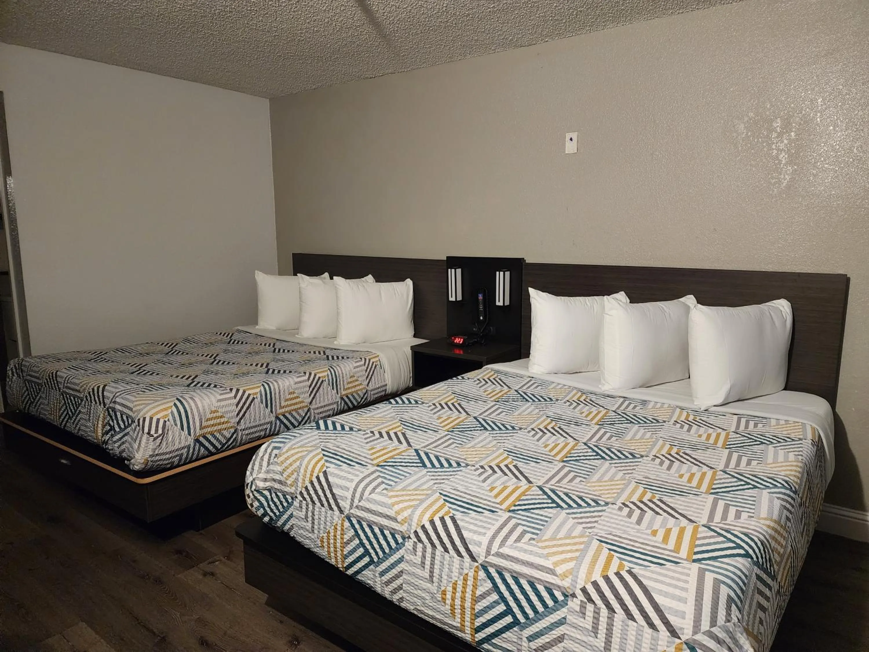 Queen Room with Two Queen Beds - Non-Smoking in Studio 6 Sacramento, CA Natomas