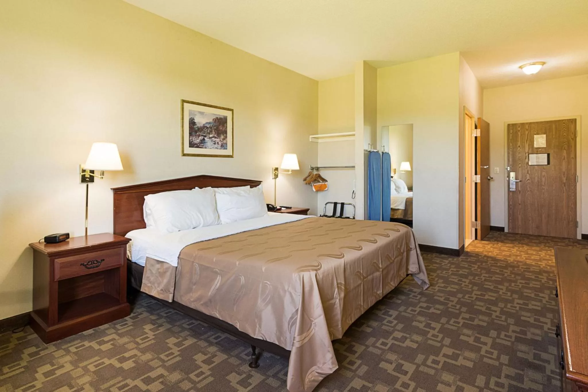 King Room - Non-Smoking in Quality Inn & Suites Schoharie near Howe Caverns