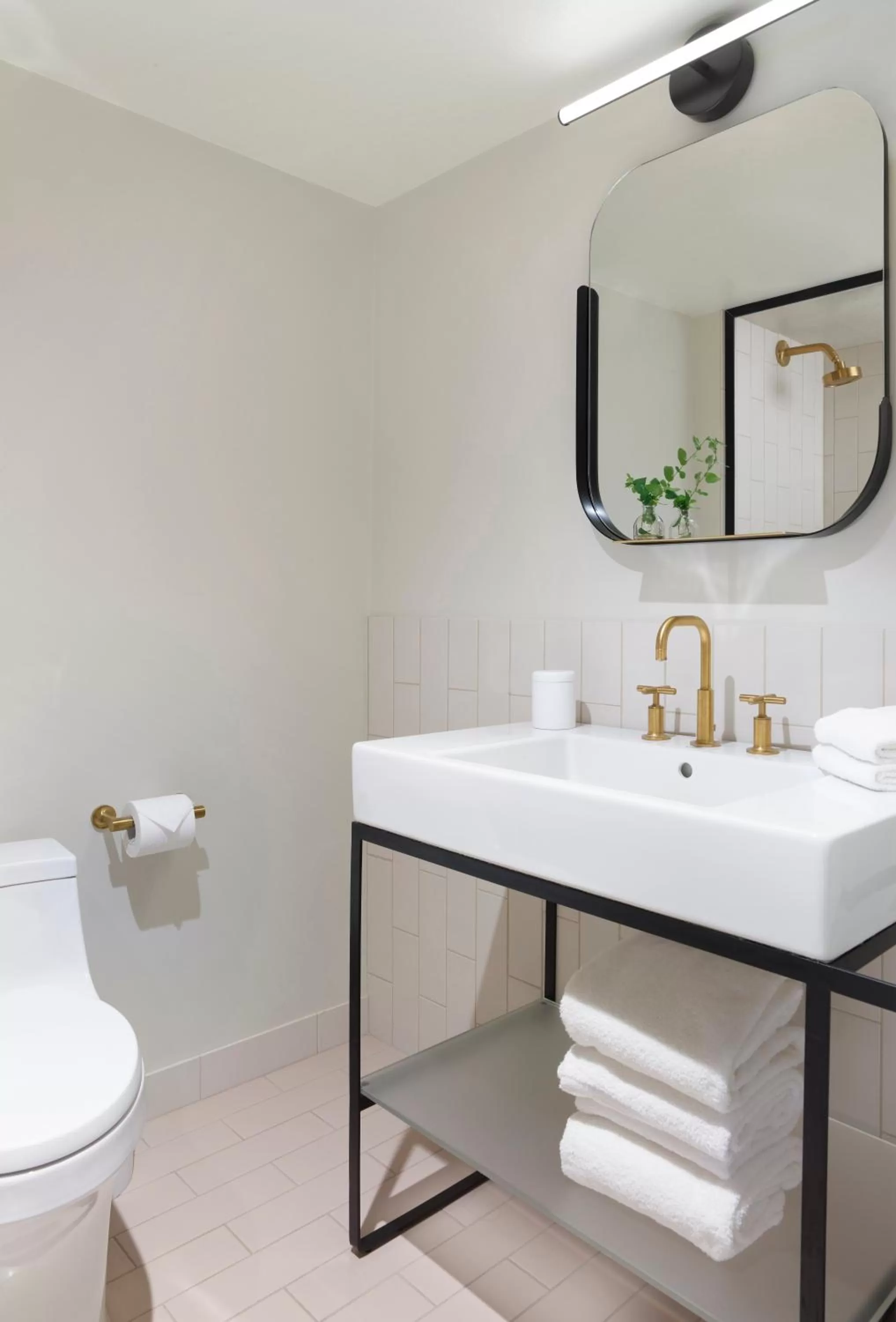 Deluxe Two Doubles in Flamingo Resort & Spa Santa Rosa Sonoma, Tapestry by Hilton