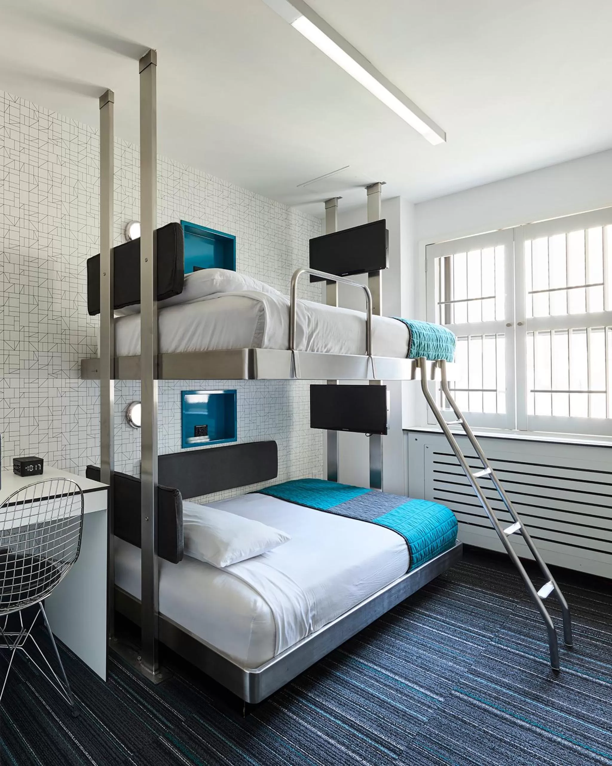 Bunk Pod with Shared Bathroom in Pod 51