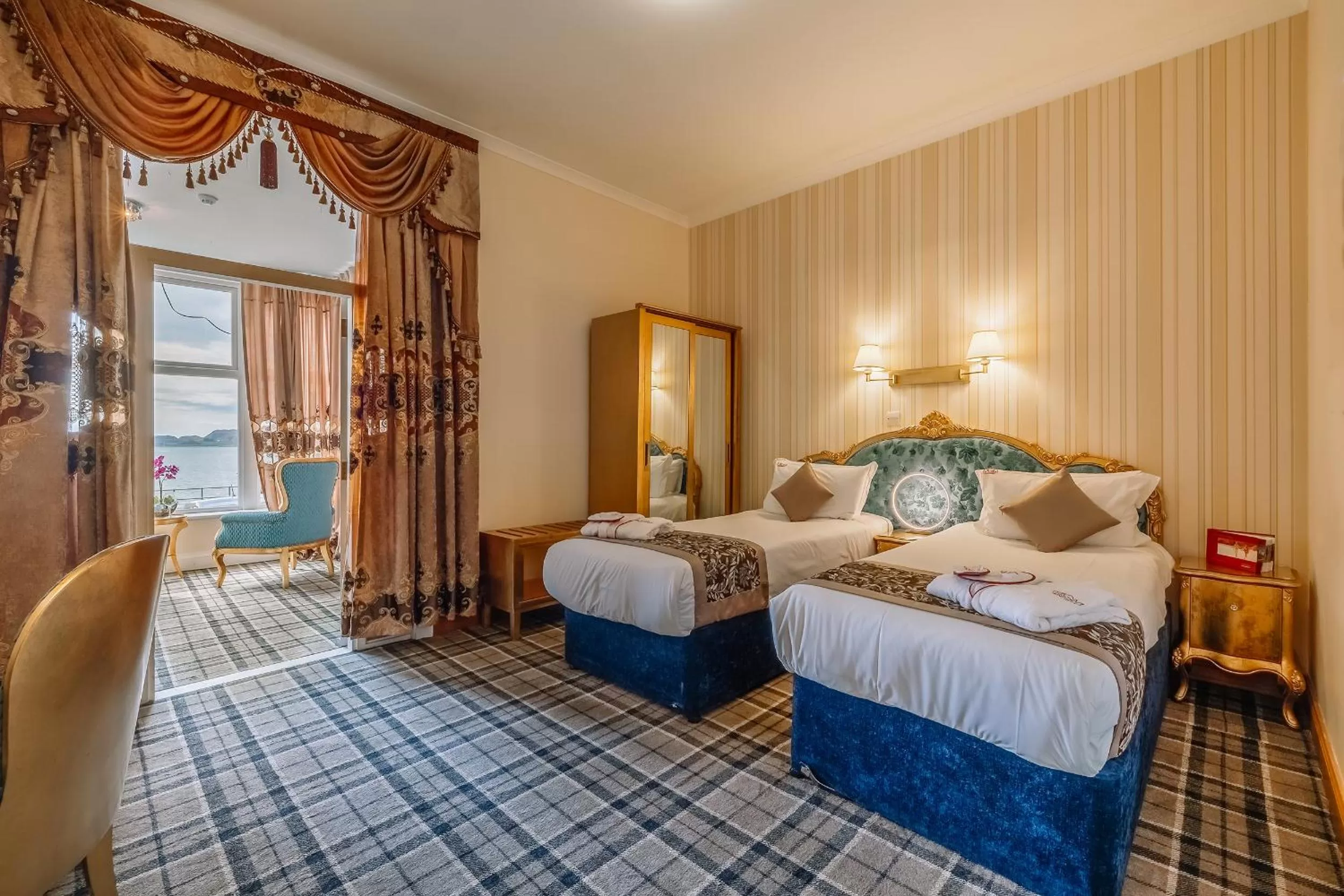 Twin Suite in Muthu Alexandra Hotel