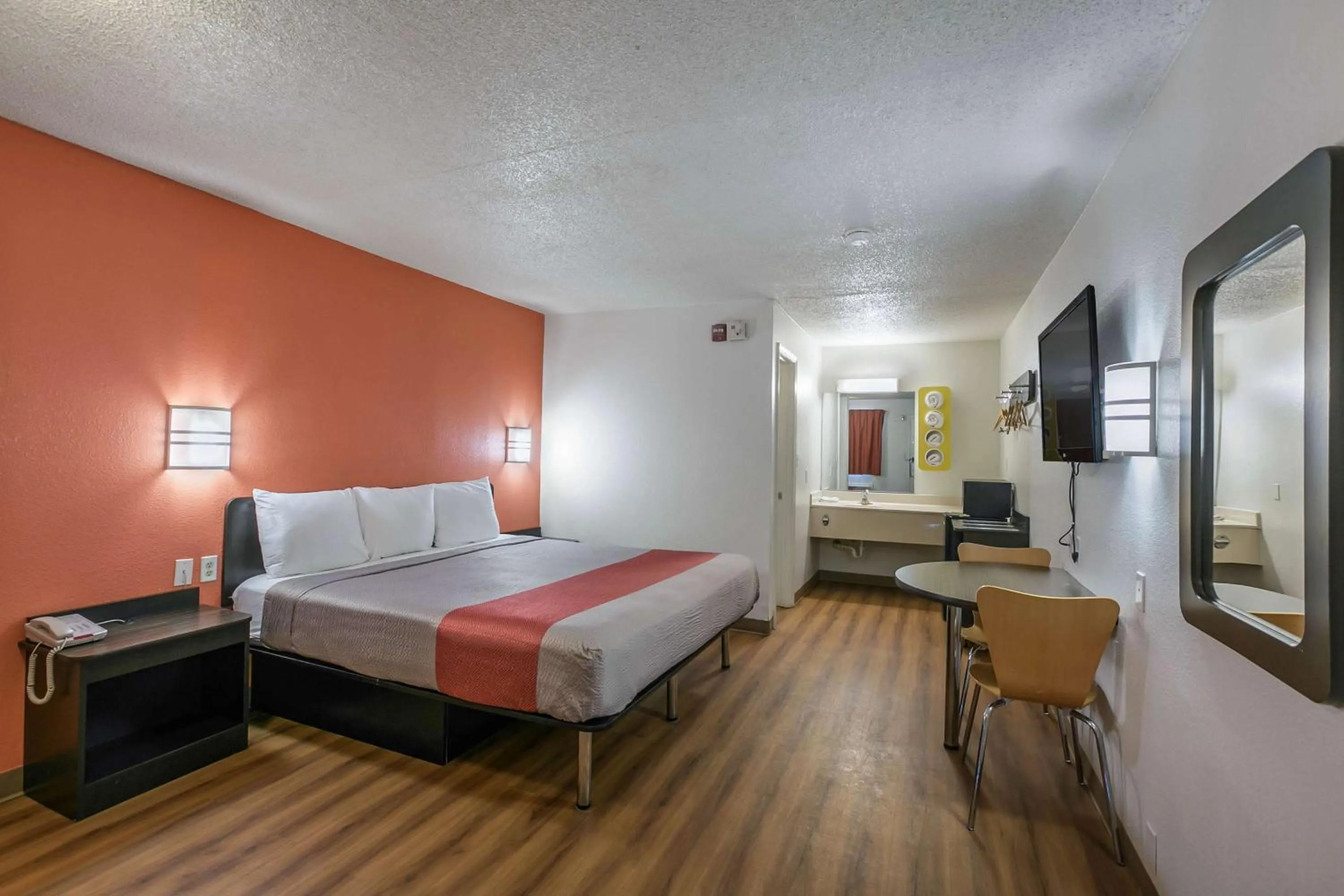 King Room in Motel 6-Dothan, AL